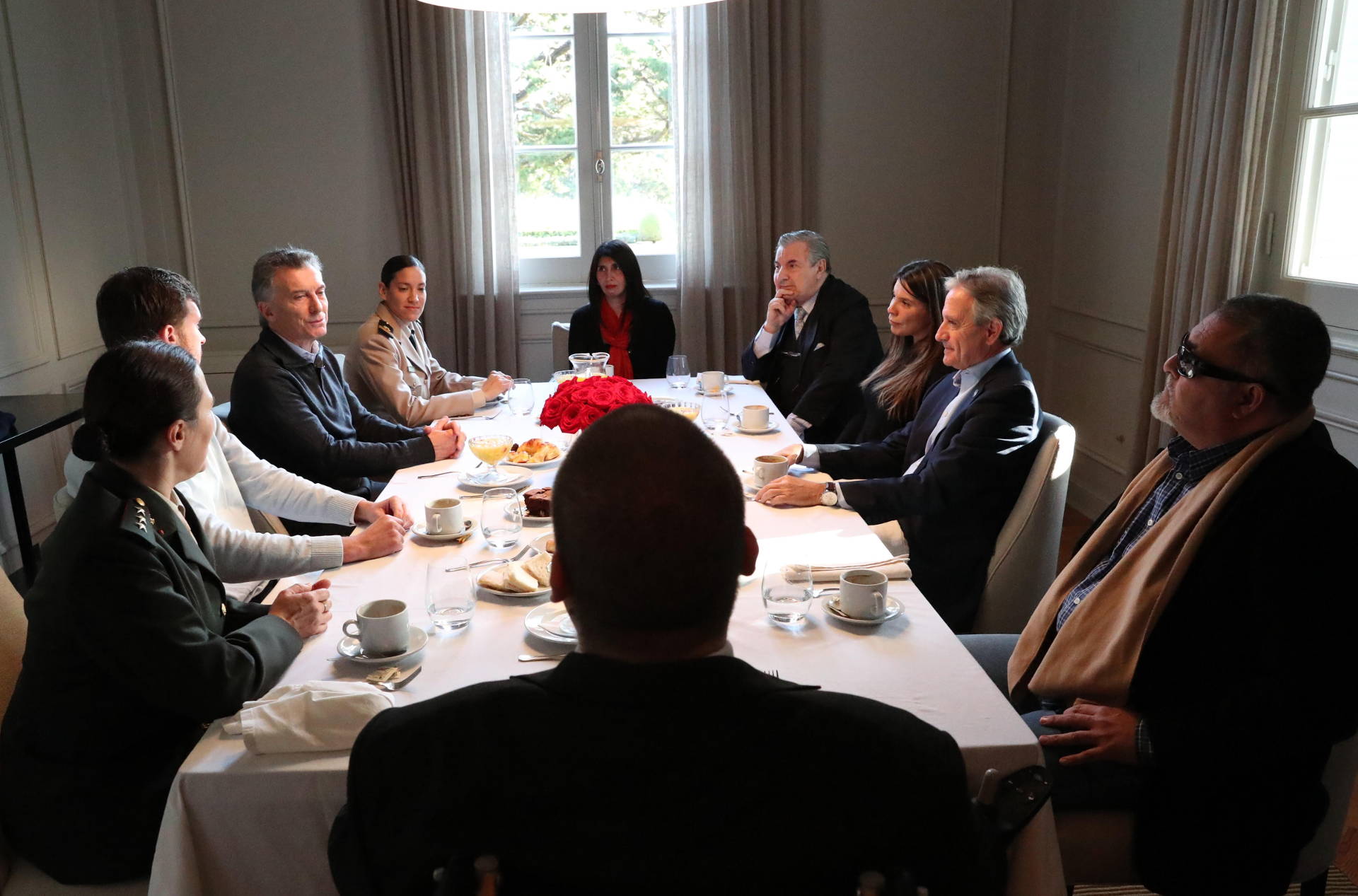 Macri desayunó con empleados en el Día del Trabajador del Estado