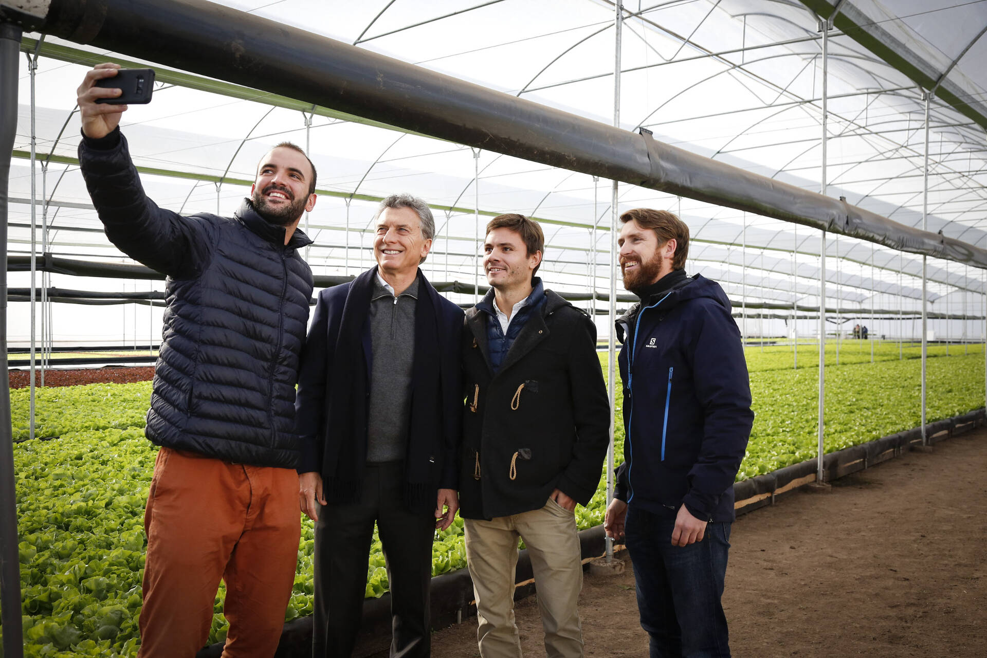 El presidente Macri visitó a los dueños de una huerta con tecnología hidropónica