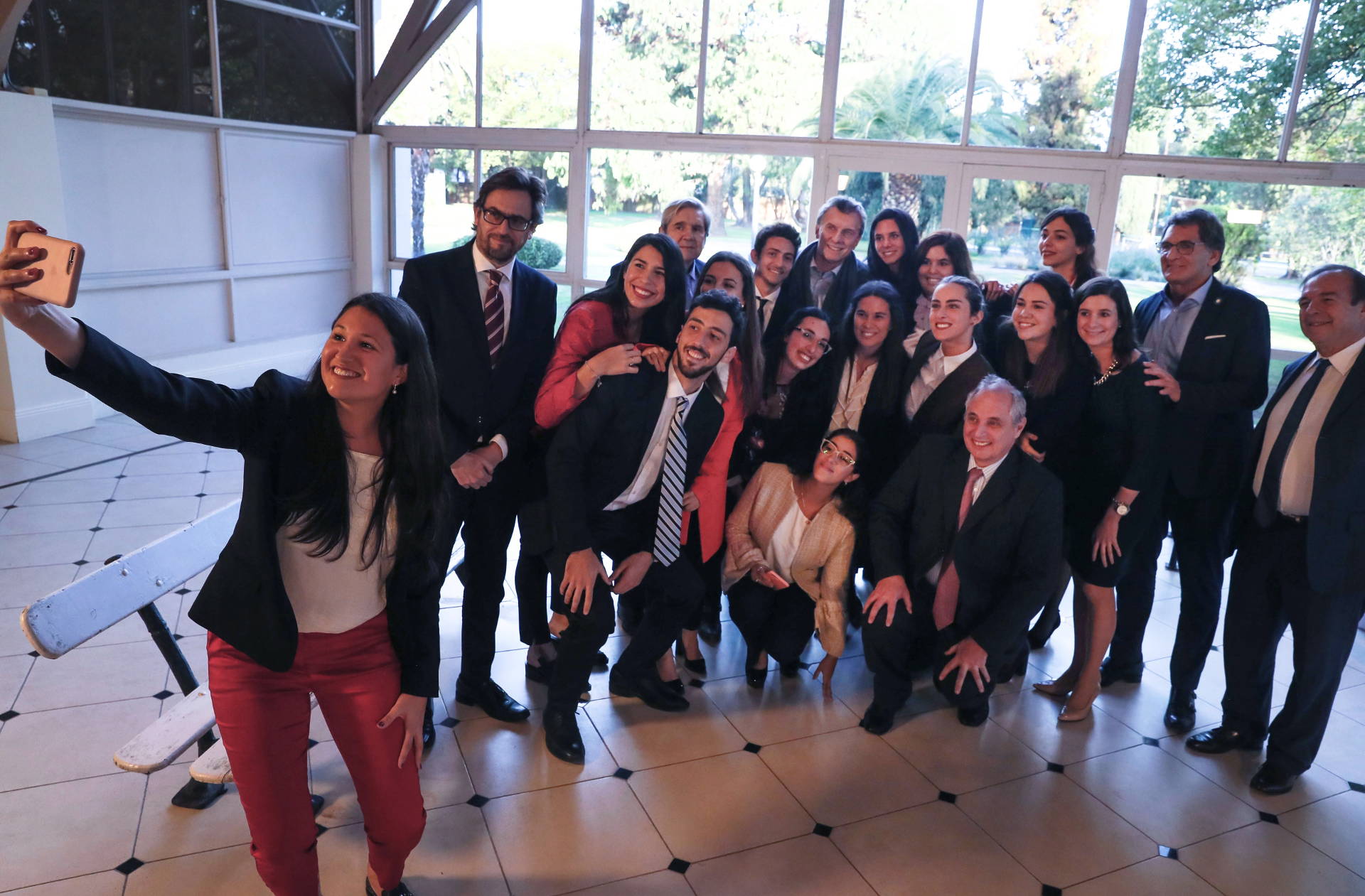 Macri recibió a estudiantes de Derecho de la UBA que ganaron concursos internacionales