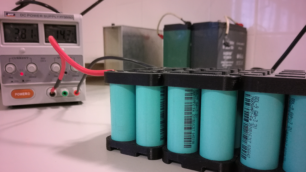 Investigadores del Conicet desarrollan una batería de litio para motos eléctricas