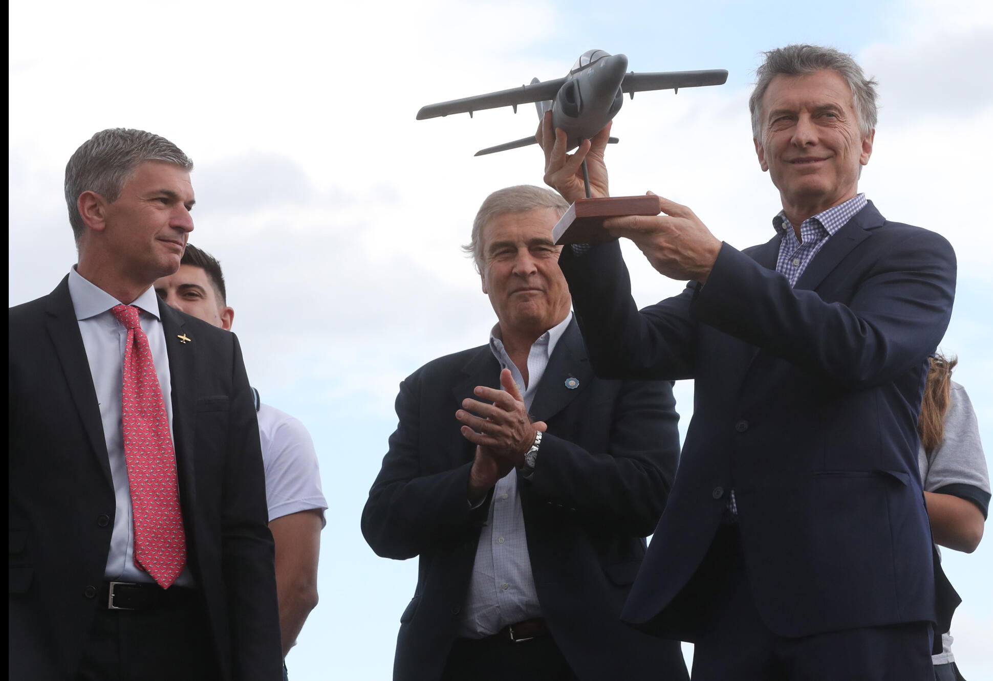 Macri encabezó la presentación de tres nuevos aviones Pampa III que cuidarán y vigilarán zonas de frontera