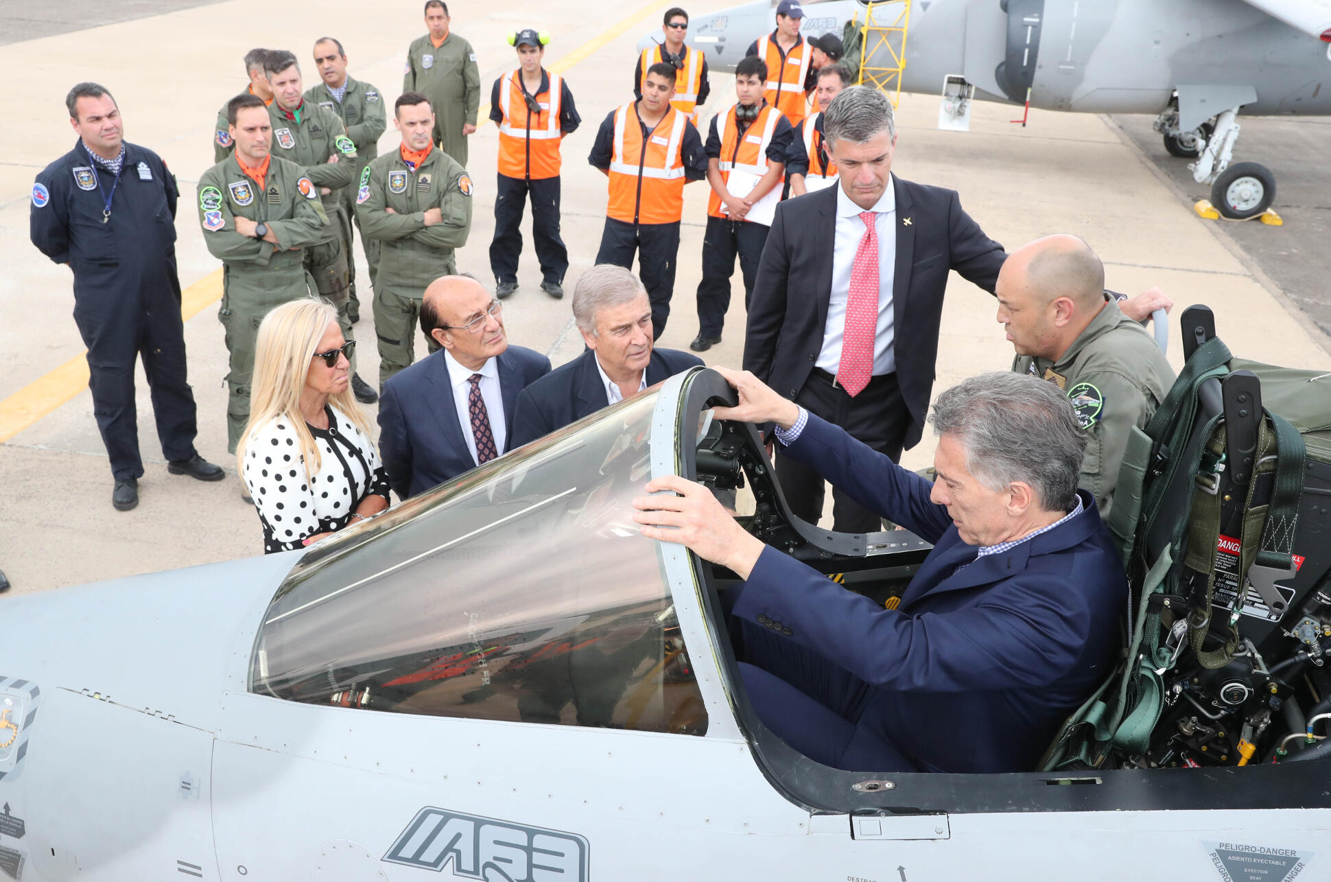 Macri encabezó la presentación de tres nuevos aviones Pampa III que cuidarán y vigilarán zonas de frontera