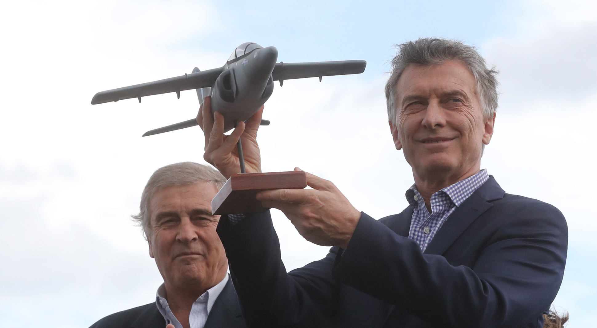 Macri encabezó la presentación de tres nuevos aviones Pampa III que cuidarán y vigilarán zonas de frontera