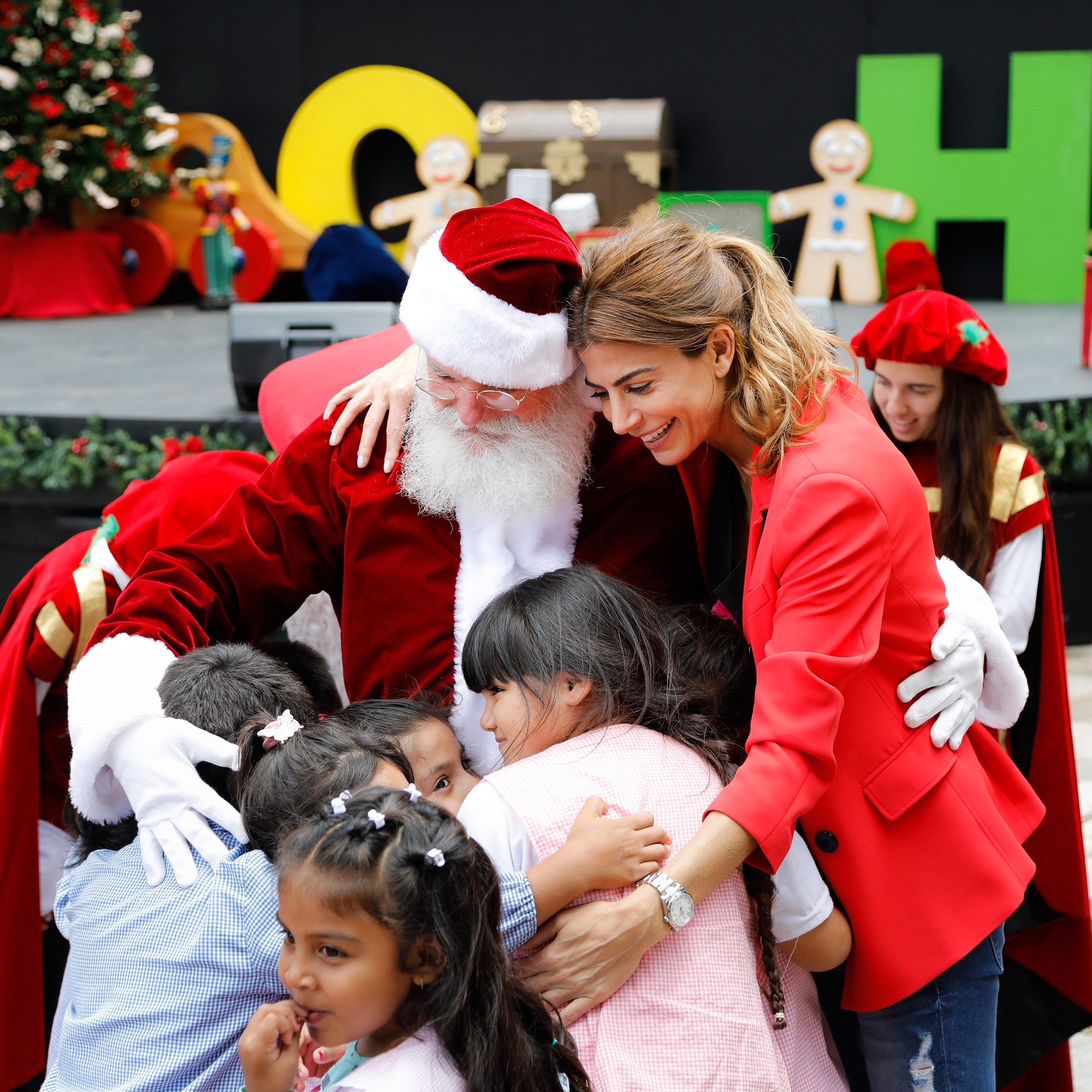 Juliana Awada recibió a un grupo de niños para celebrar la Navidad