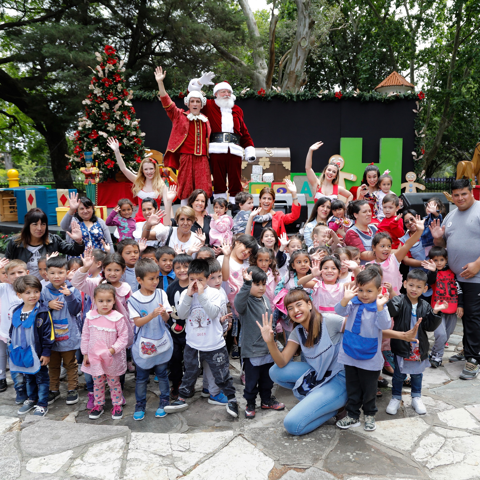 Juliana Awada recibió a un grupo de niños para celebrar la Navidad