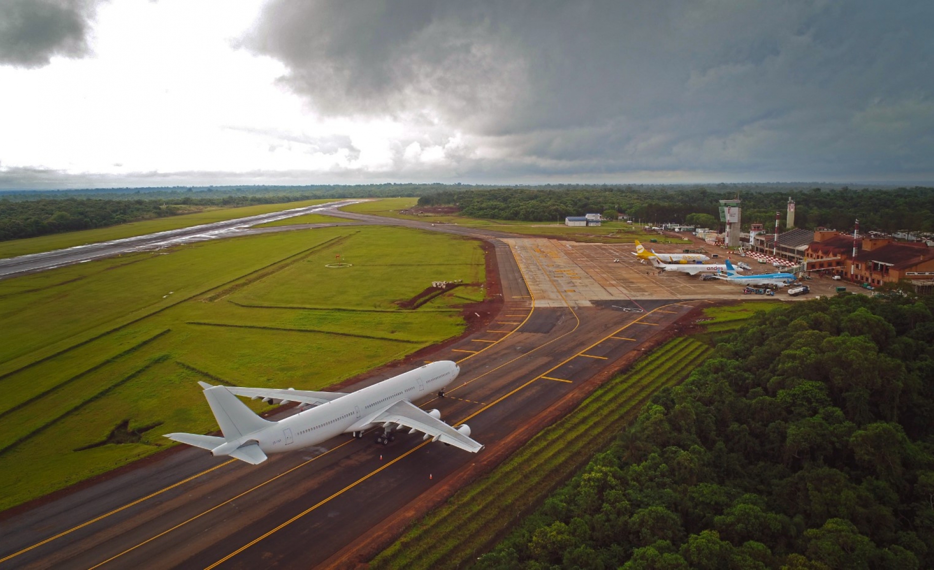 El aeropuerto de Puerto Iguazú volverá a operar un vuelo internacional  luego de cuatro años