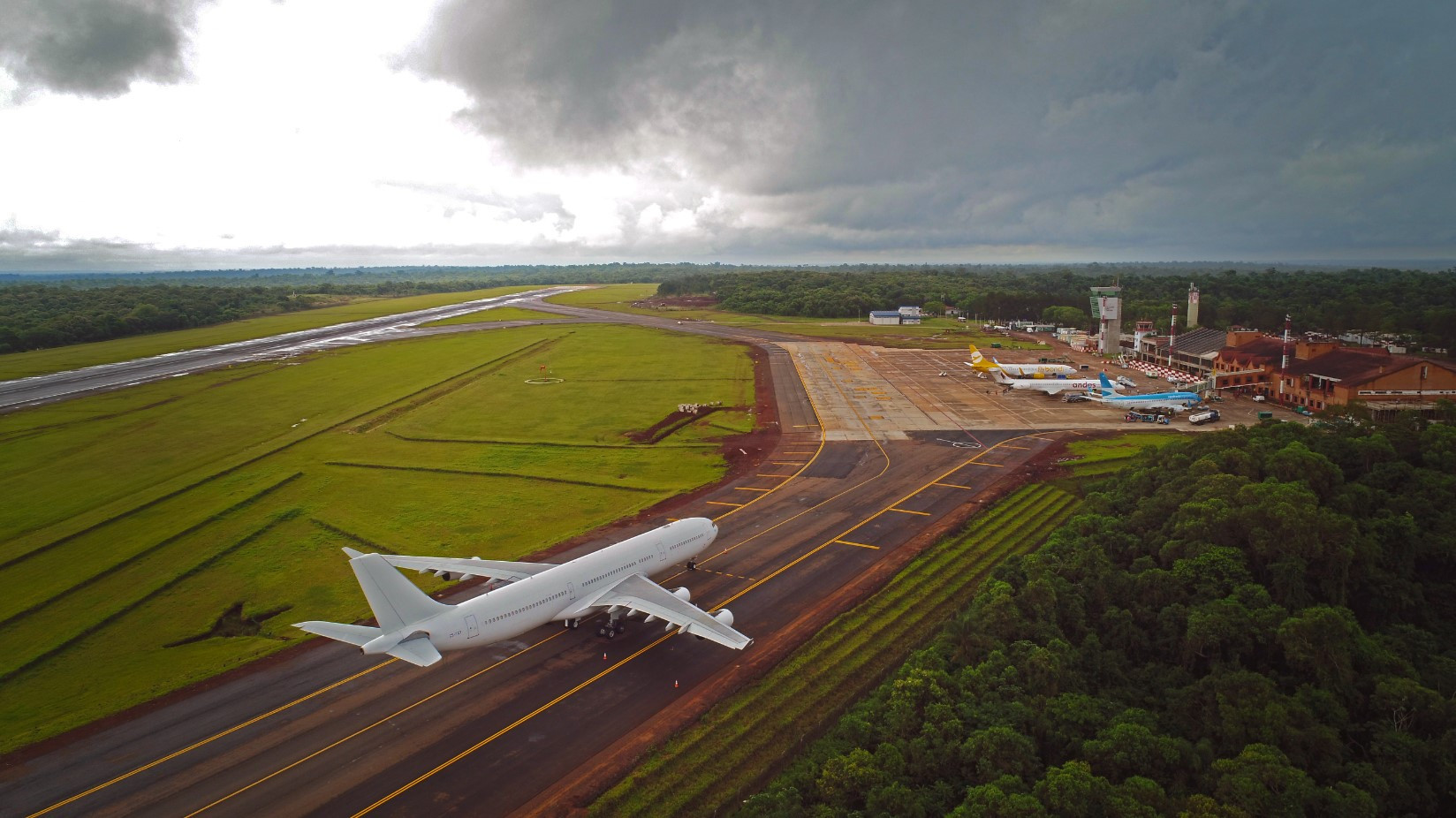 El aeropuerto de Puerto Iguazú volverá a operar un vuelo internacional luego de cuatro años