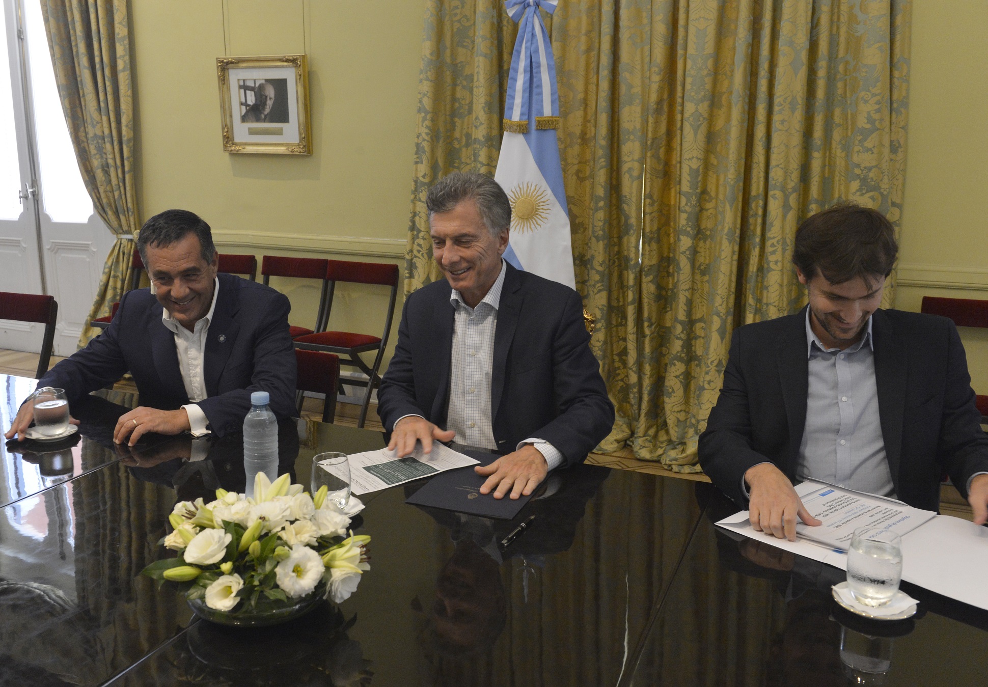 Macri recibió a miembros de Argentinos por la Educación