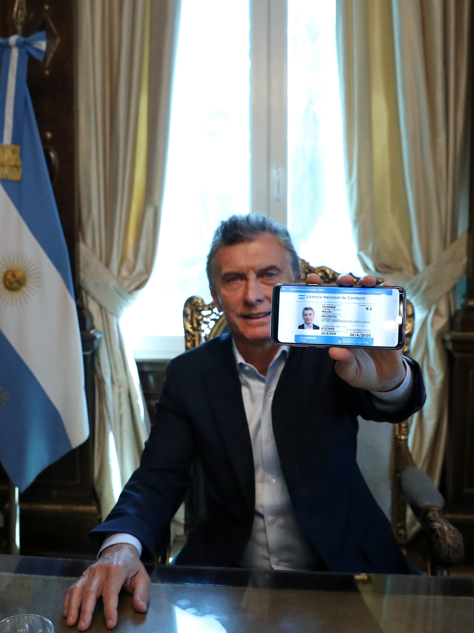 El presidente Macri presentó por redes sociales la licencia de conducir digital