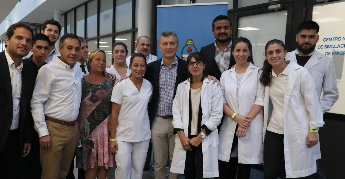 Macri visitó el primer centro de simulación clínica del país para capacitación de enfermeros