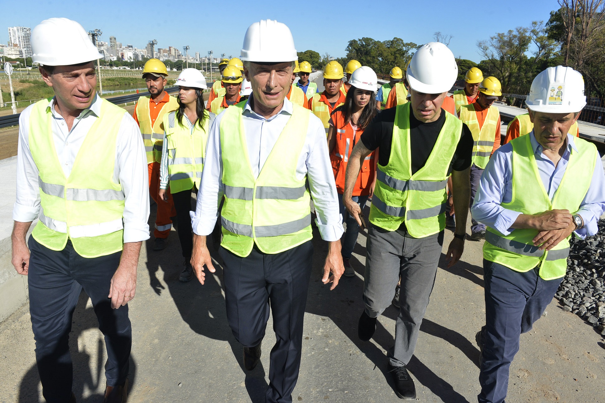 El Presidente recorrió la obra de construcción del Viaducto Mitre