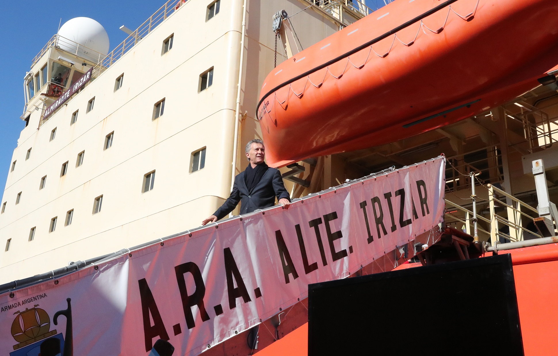 Macri visitó el rompehielos Almirante Irízar con motivo de celebrarse los 40 años de su entrada en servicio