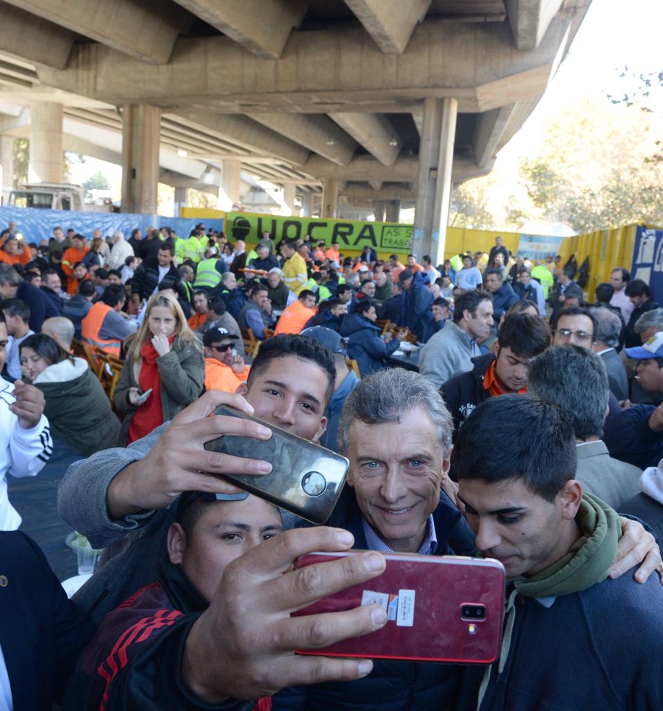 Macri compartió un asado con trabajadores del Paseo del Bajo