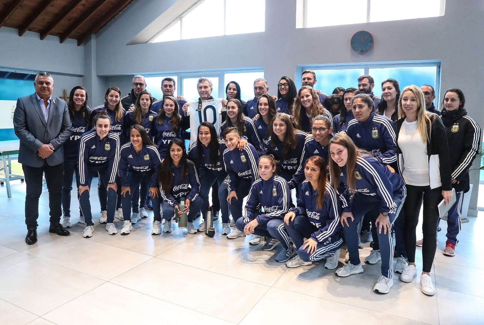 Macri saludó a las futbolistas de la Selección Nacional que jugarán la Copa Mundial en Francia