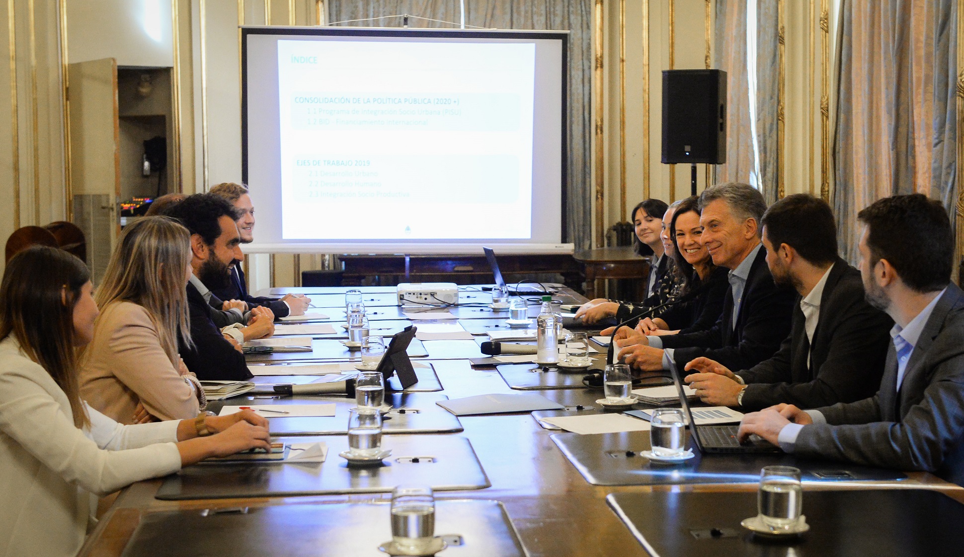 Macri encabezó una reunión de seguimiento de las políticas de integración urbana