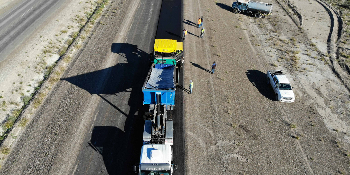 Comenzaron obras de pavimentación en la autopista Puerto Madryn-Trelew