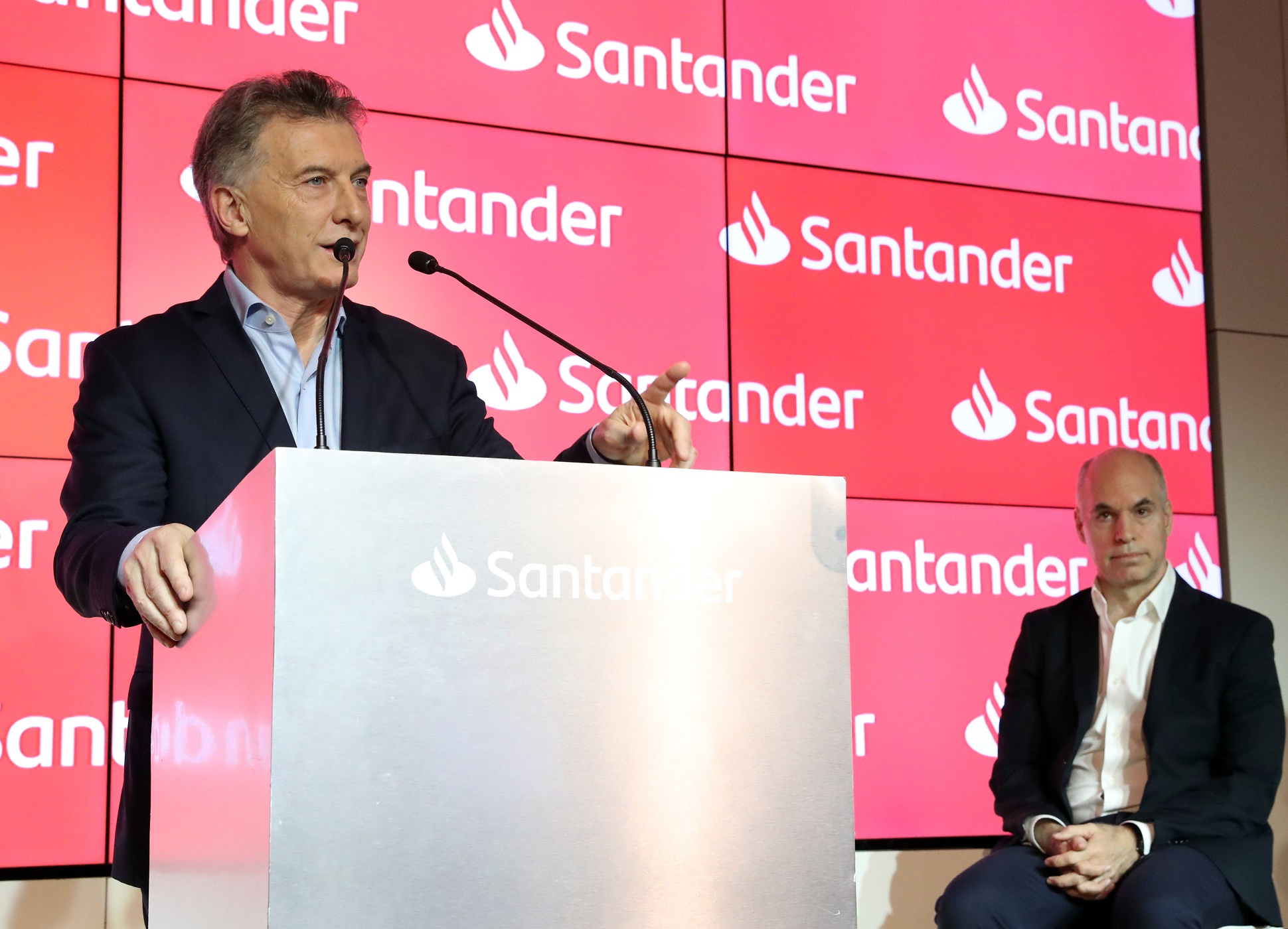 El presidente Macri participó en la inauguración de un nuevo edificio del Banco Santander