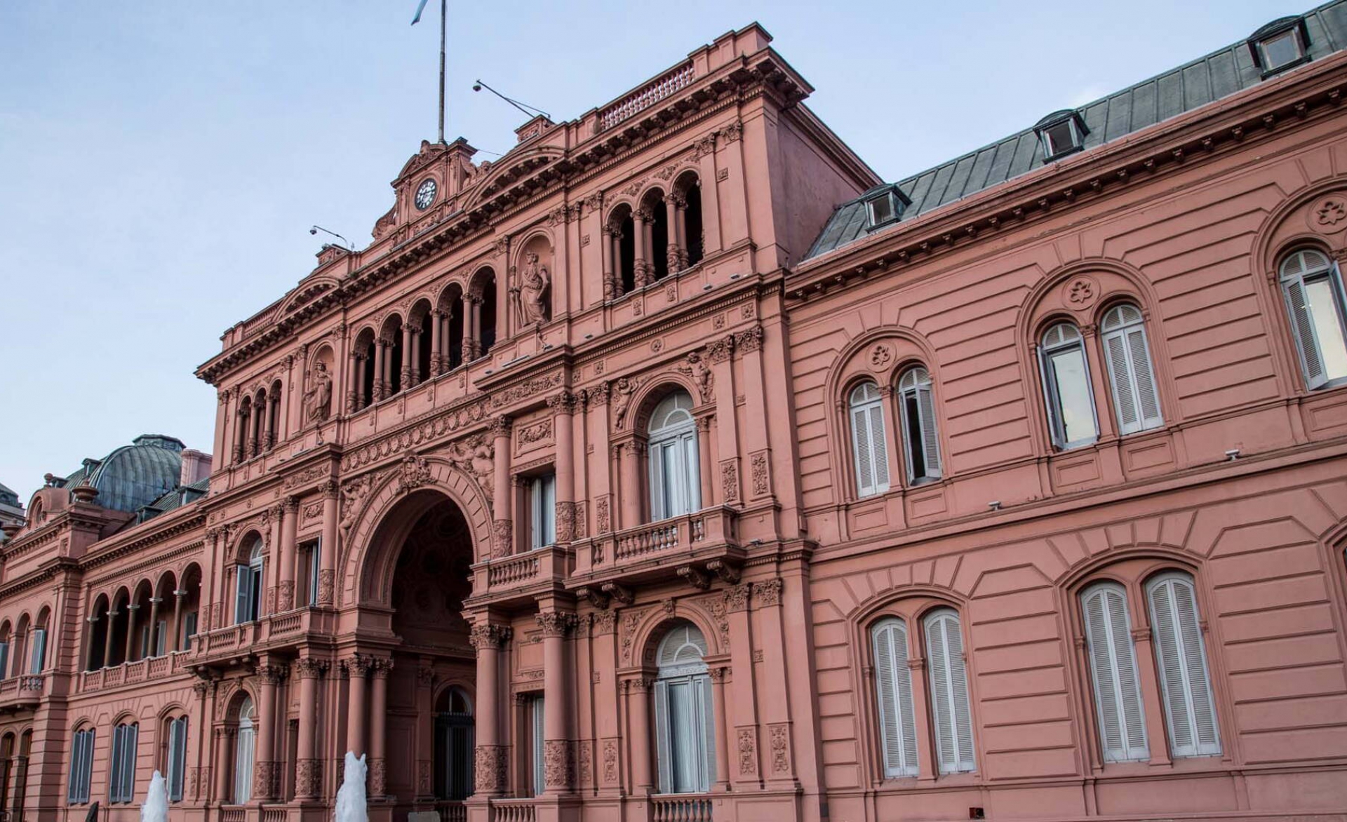 Fernández meets OAS Secretary General candidate