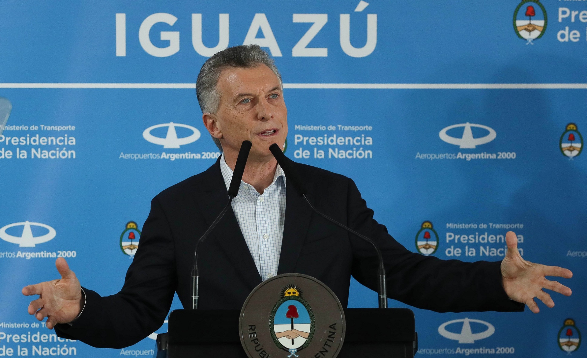 Macri inaugurates new Iguazú-Madrid air route