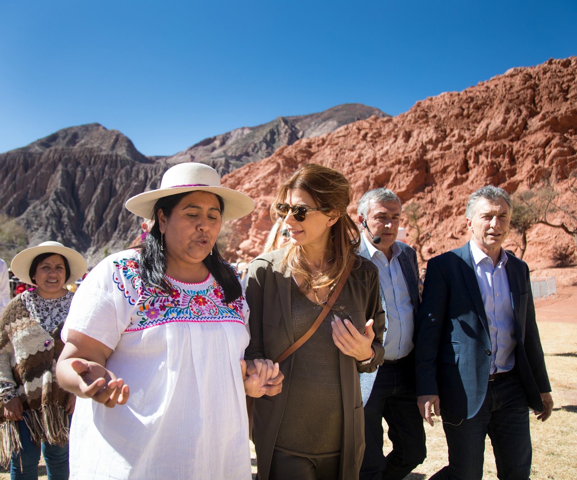 Awada y Macri participaron de la tradicional ceremonia de ofrenda a la Pachamama