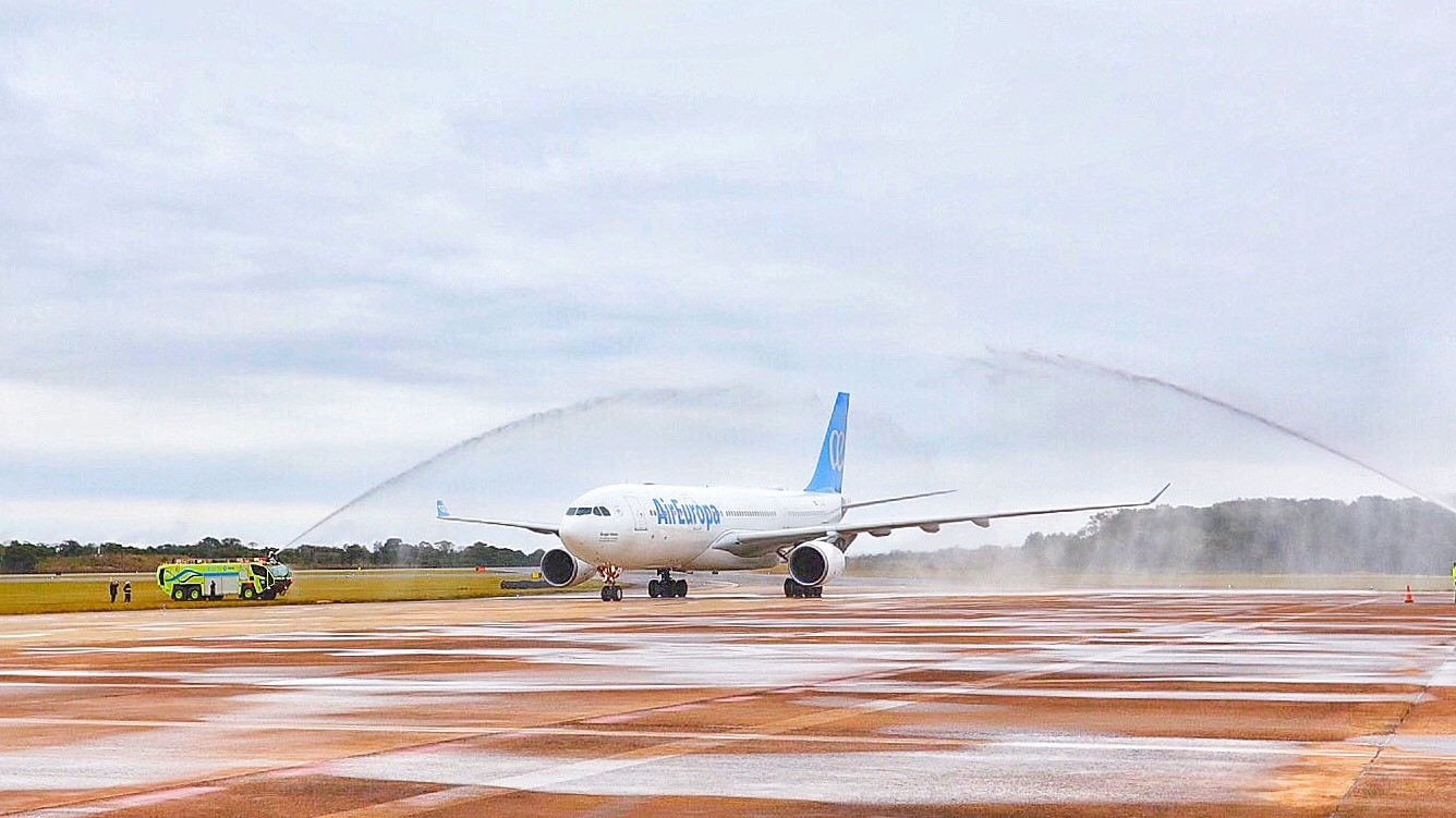 Luego de cinco años Puerto Iguazú vuelve a tener un vuelo internacional