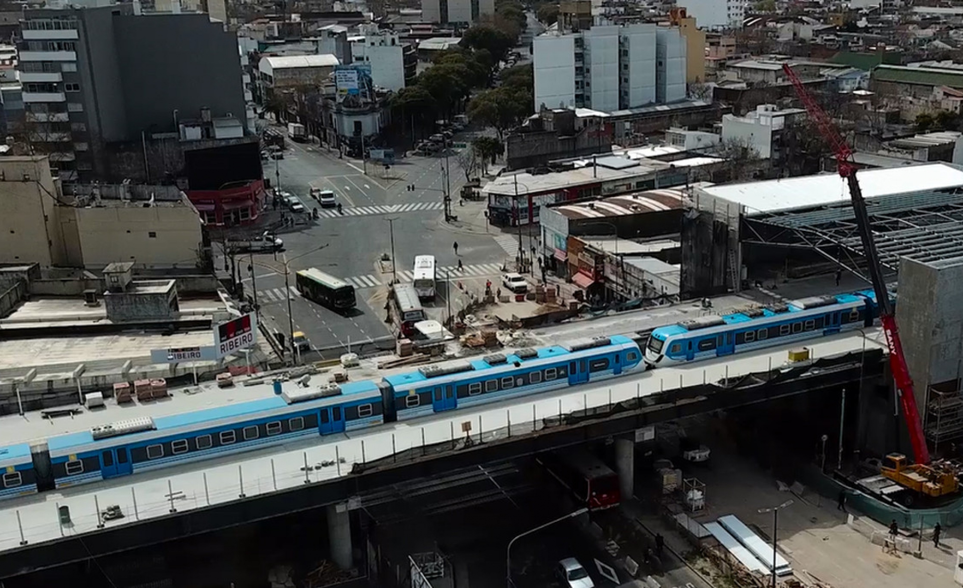 Resultado de imagen para El tren Belgrano Sur ya circula elevado sobre la avenida SÃ¡enz