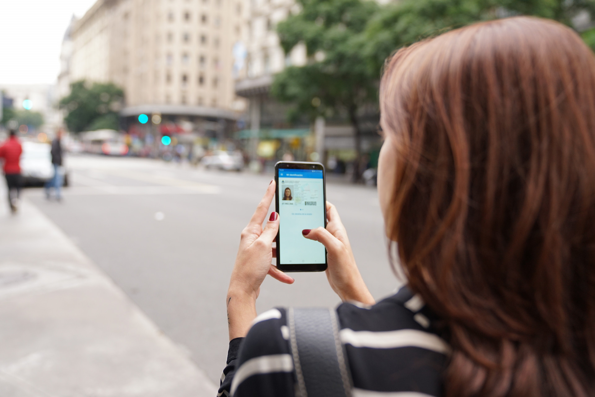 El Gobierno oficializó el lanzamiento de la versión para smartphones del DNI