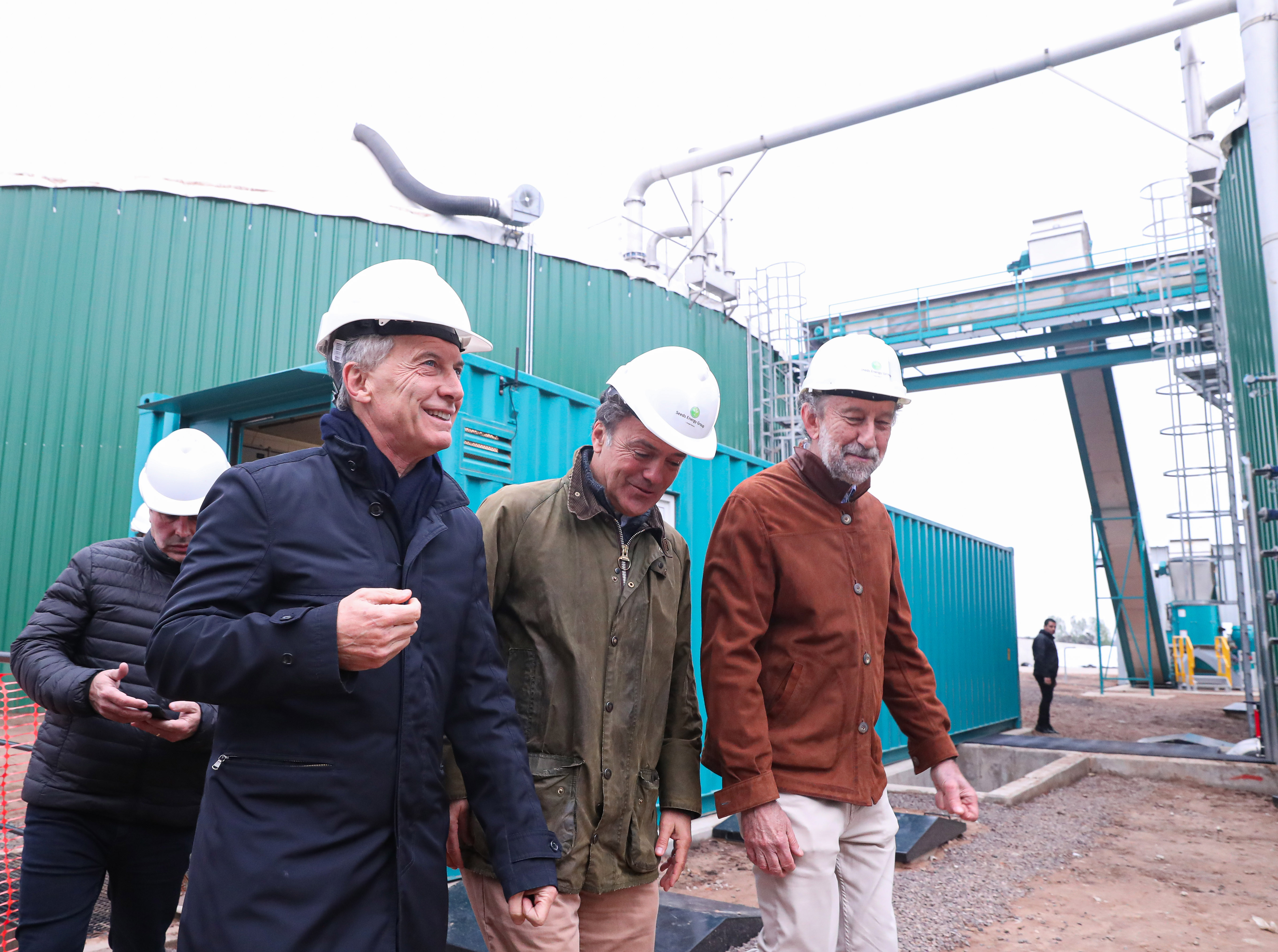 El presidente Macri visitó las obras de construcción de una central térmica en Pergamino