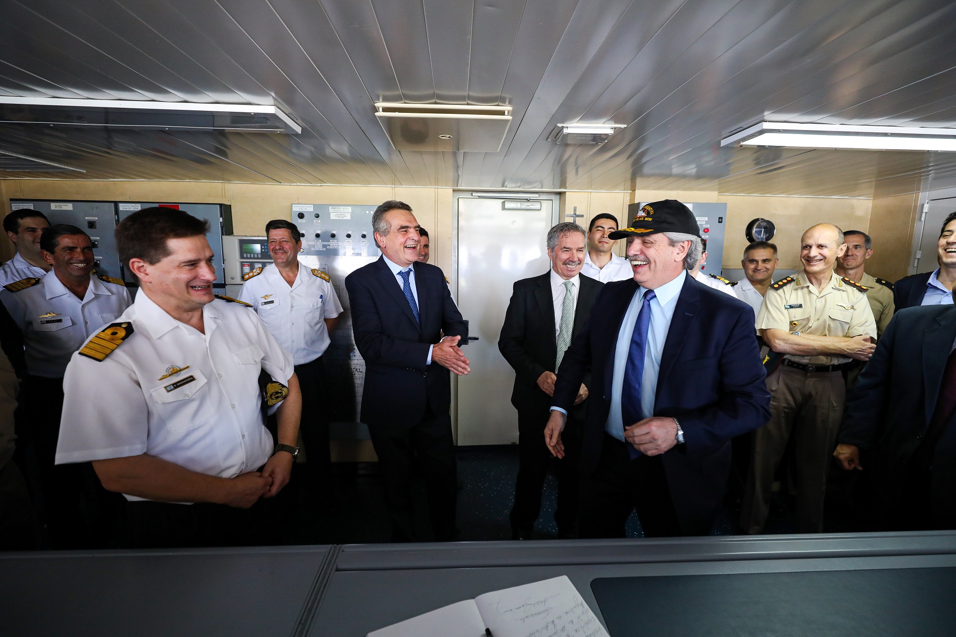 El Presidente dio inicio a la campaña antártica del rompehielos ARA Almirante Irízar