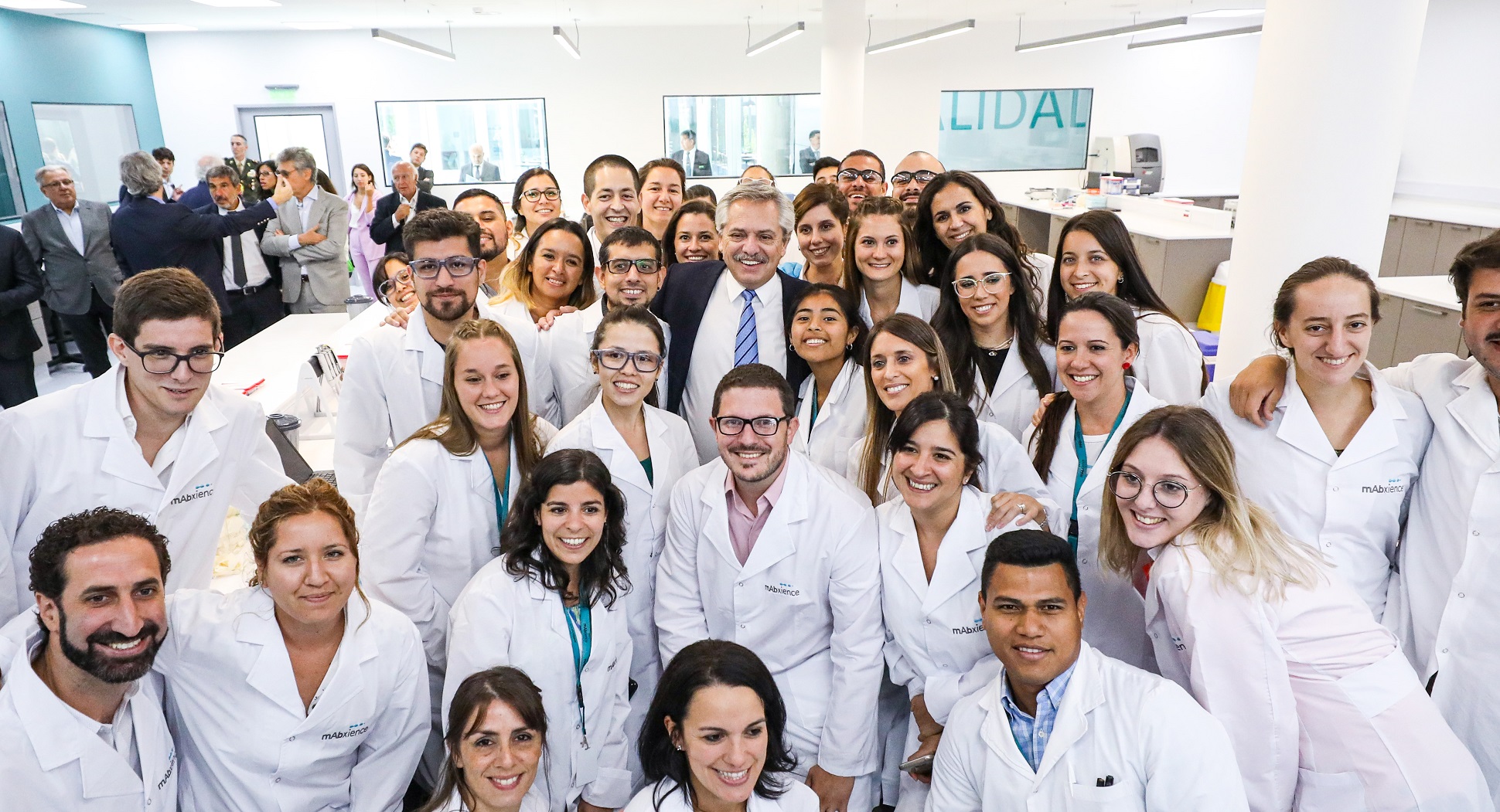 Alberto Fernández asistió a la inauguración de una planta de medicamentos biológicos