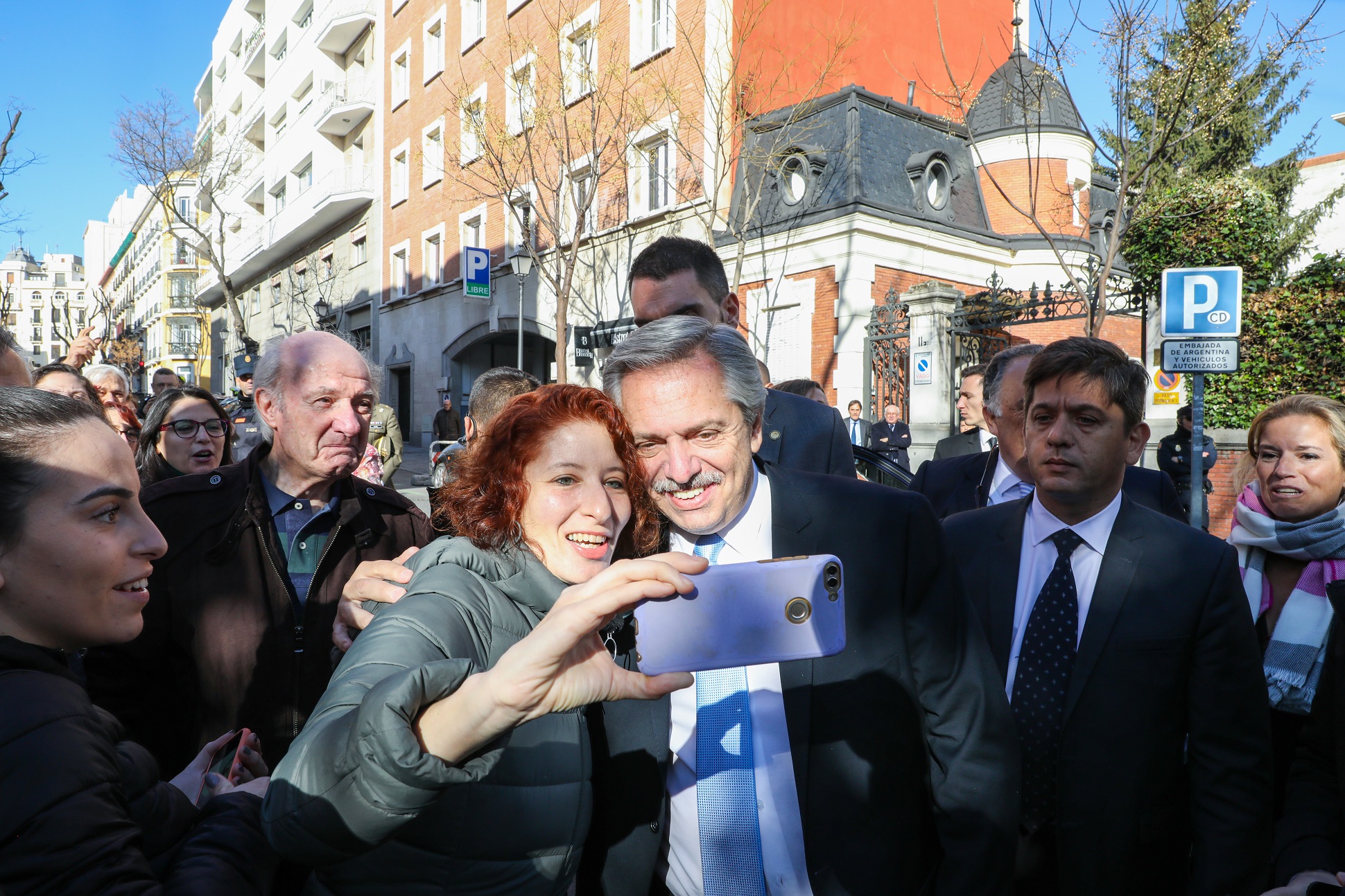 El presidente Alberto Fernández llegó esta mañana a Madrid
