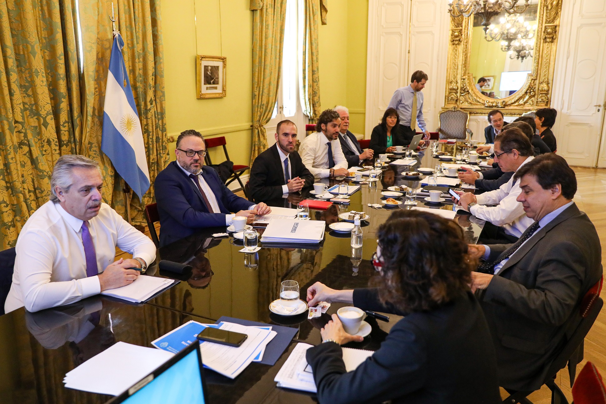 Coronavirus: el presidente Alberto Fernández encabezó una reunión del gabinete económico y social