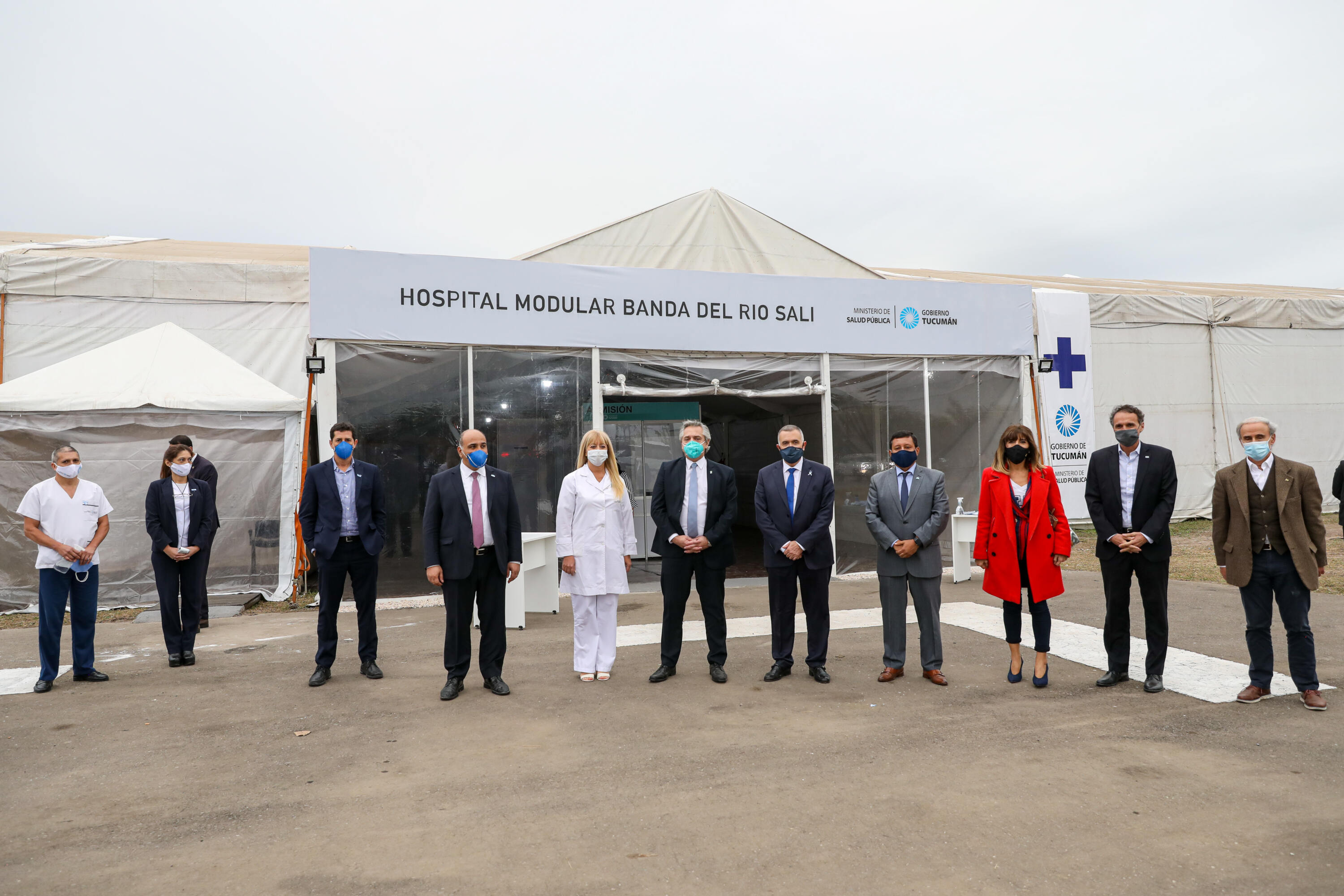 Coronavirus: El Presidente inauguró obras y recorrió un hospital modular y una fábrica de autopartes en Tucumán