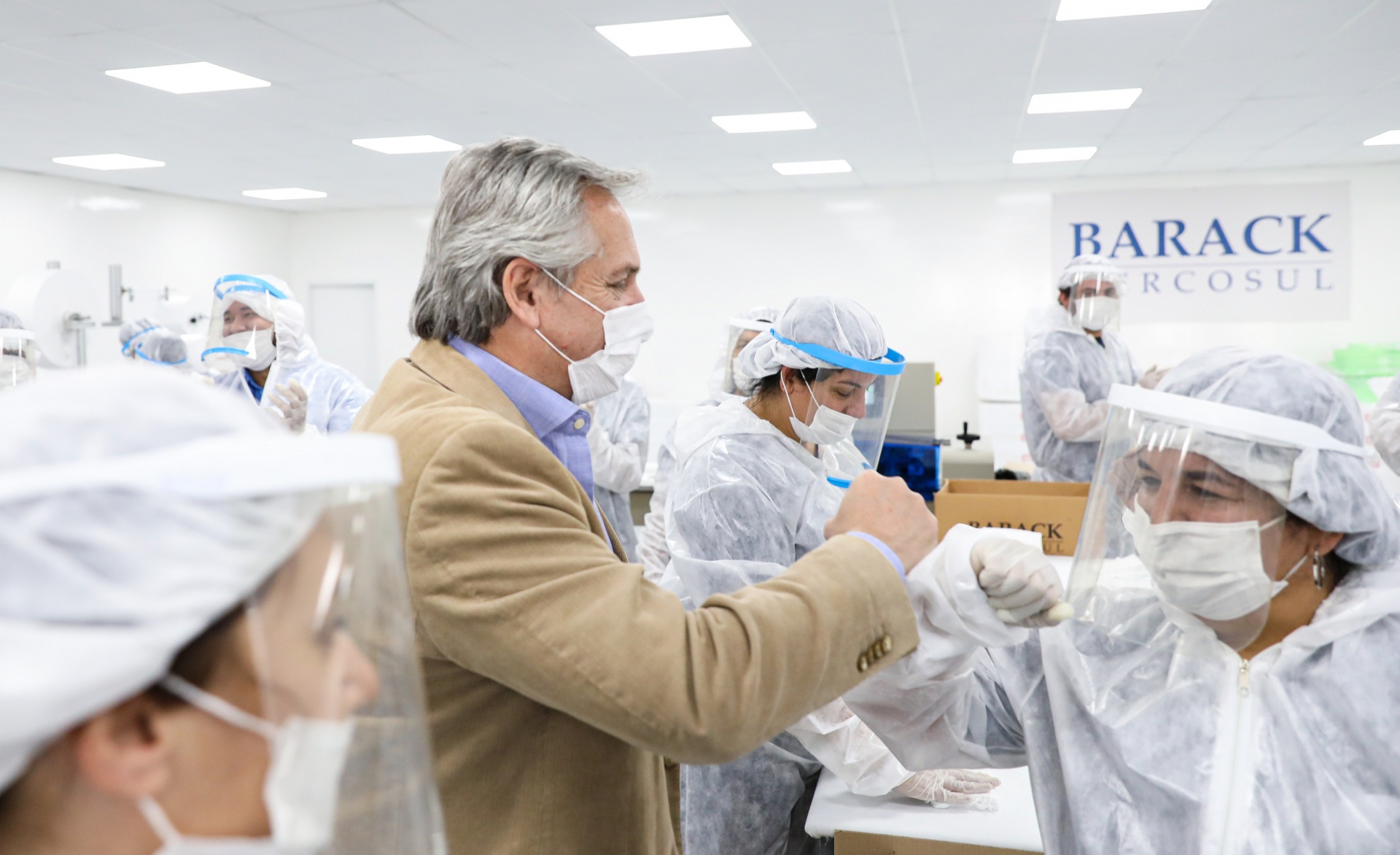 Día del Trabajo: El Presidente recorrió una empresa que se ...