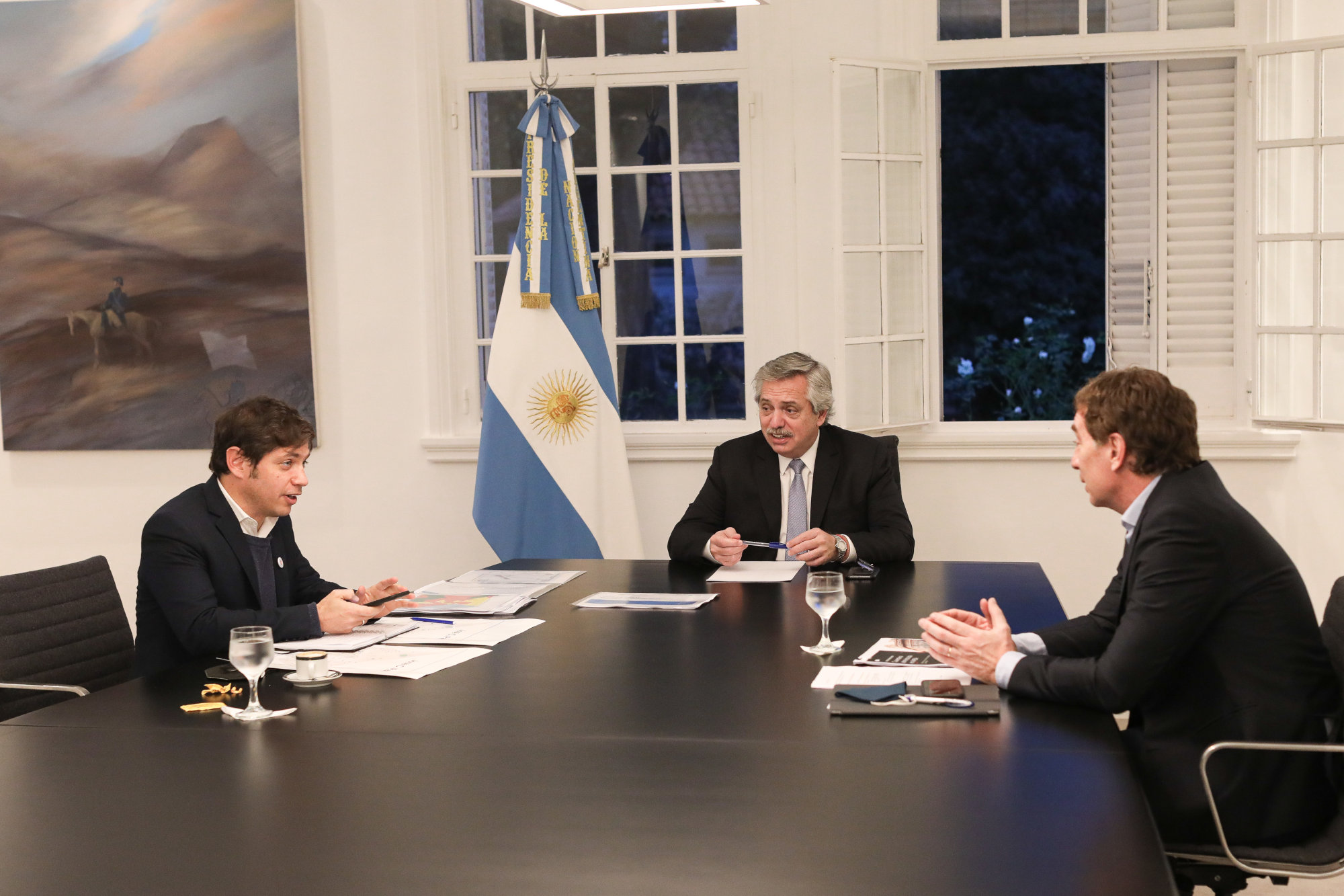 El Presidente recibió a Axel Kicillof y a Diego Santilli