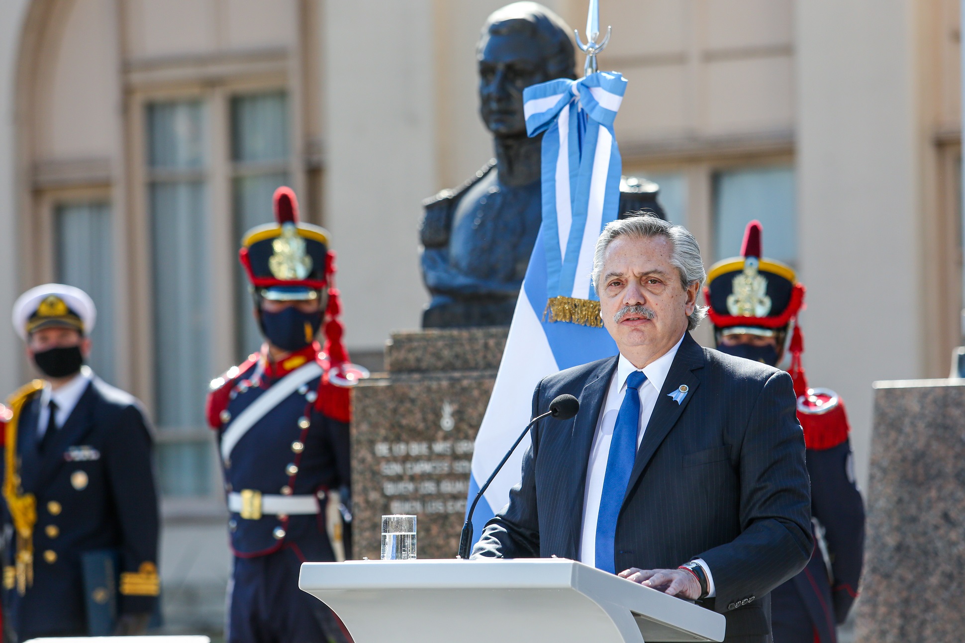 El Presidente formuló un llamado a los argentinos a seguir el ejemplo del General San Martín