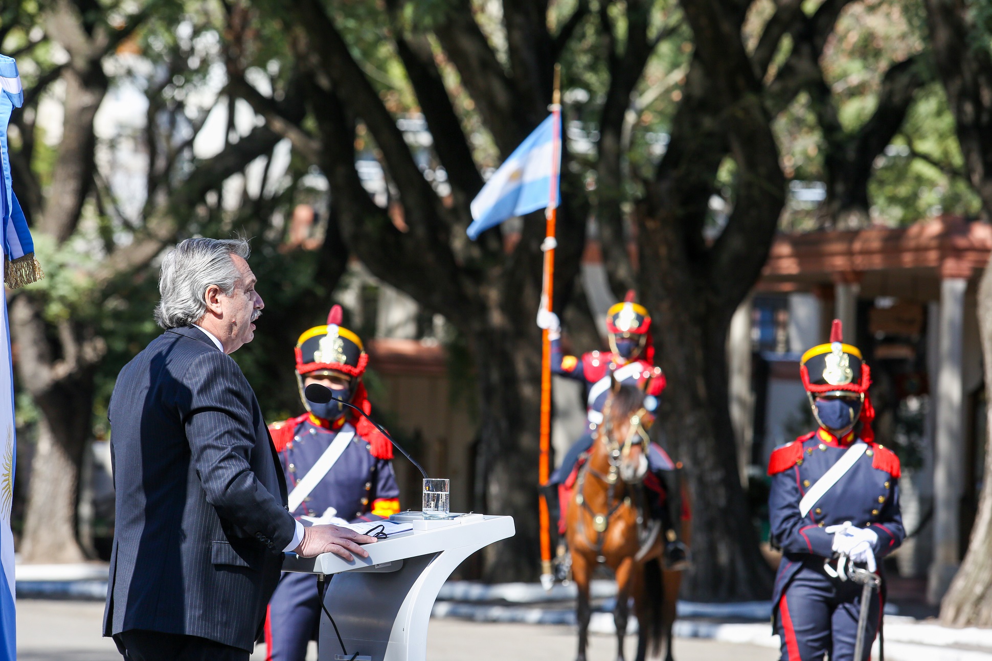 El Presidente formuló un llamado a los argentinos a seguir el ejemplo del General San Martín