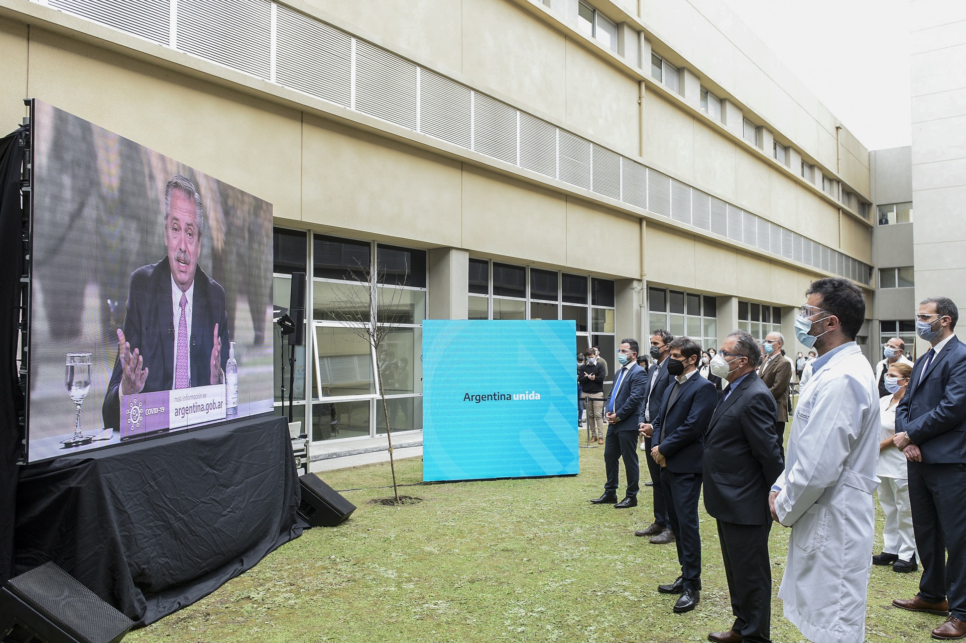 Coronavirus: El Presidente encabezó la puesta en marcha del primer hospital público en el municipio bonaerense de Ituzaingó