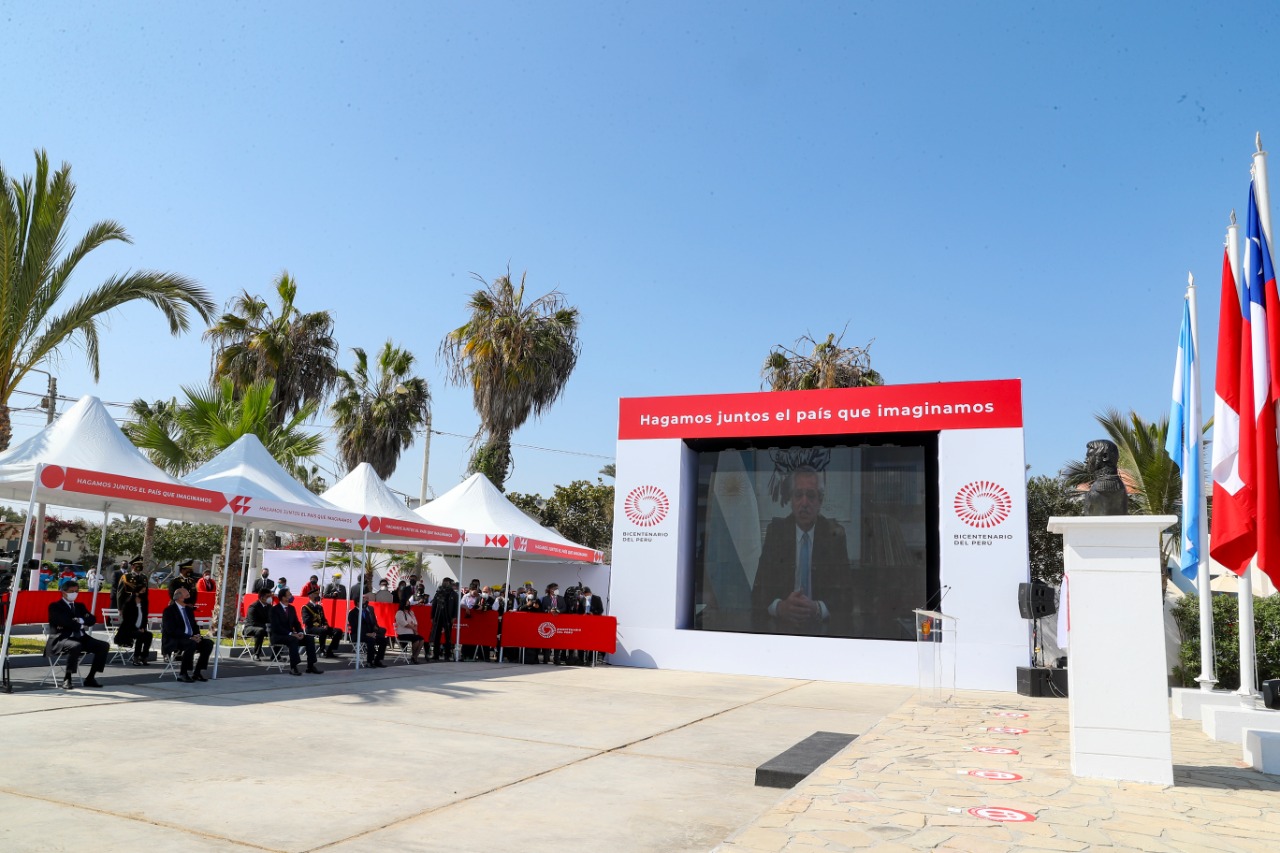 El Presidente participó del acto por los 200 años del Desembarco de la Expedición Libertadora en el Perú