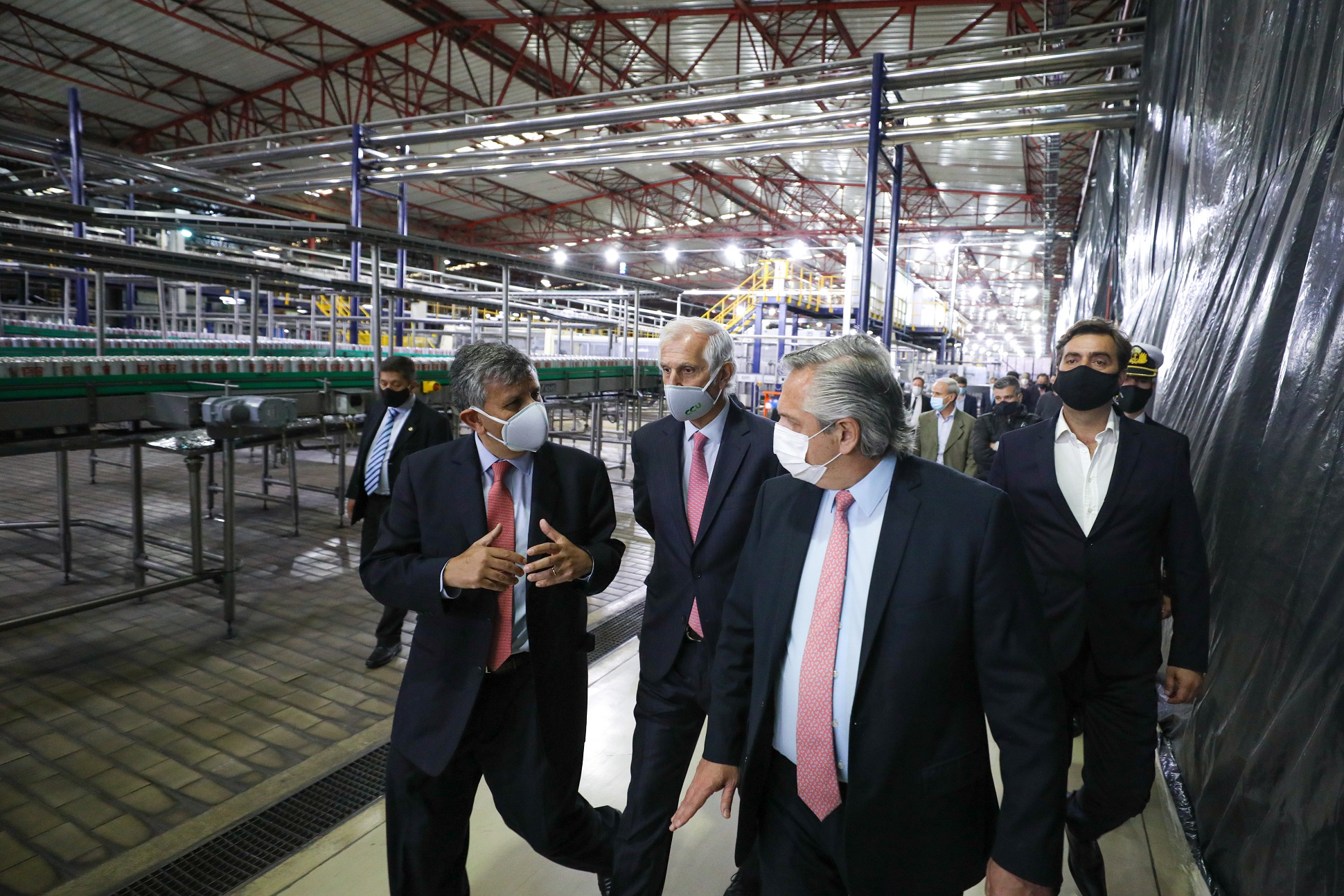 El Presidente formuló un llamado a la unidad del Estado, los trabajadores y los empresarios “para encarar juntos los problemas”