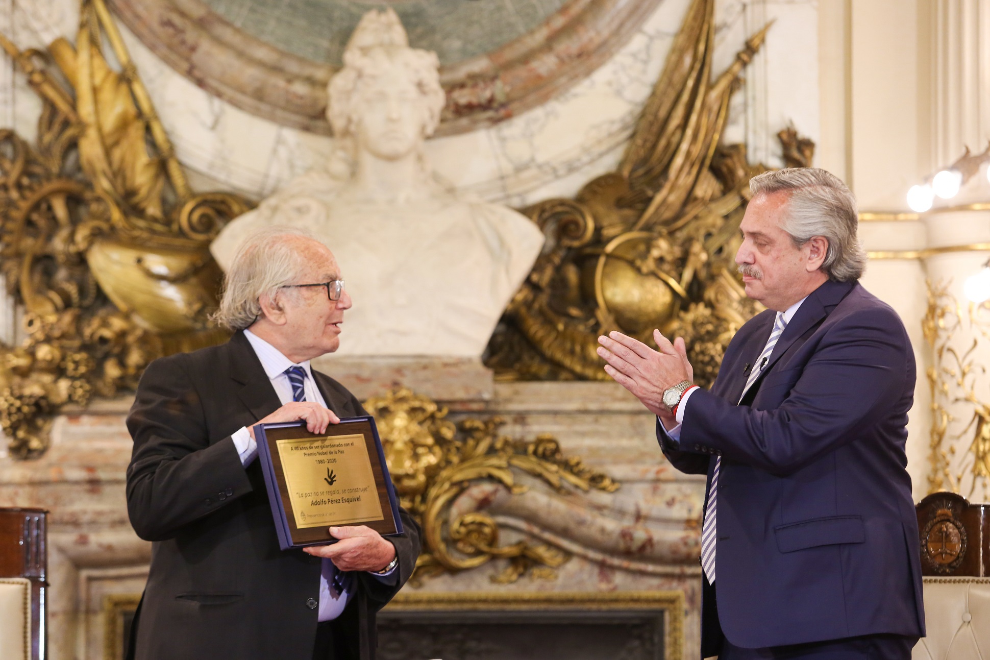 El Presidente rindió homenaje a Pérez Esquivel en la Casa Rosada: “Deberías  ser modelo de todos los argentinos”