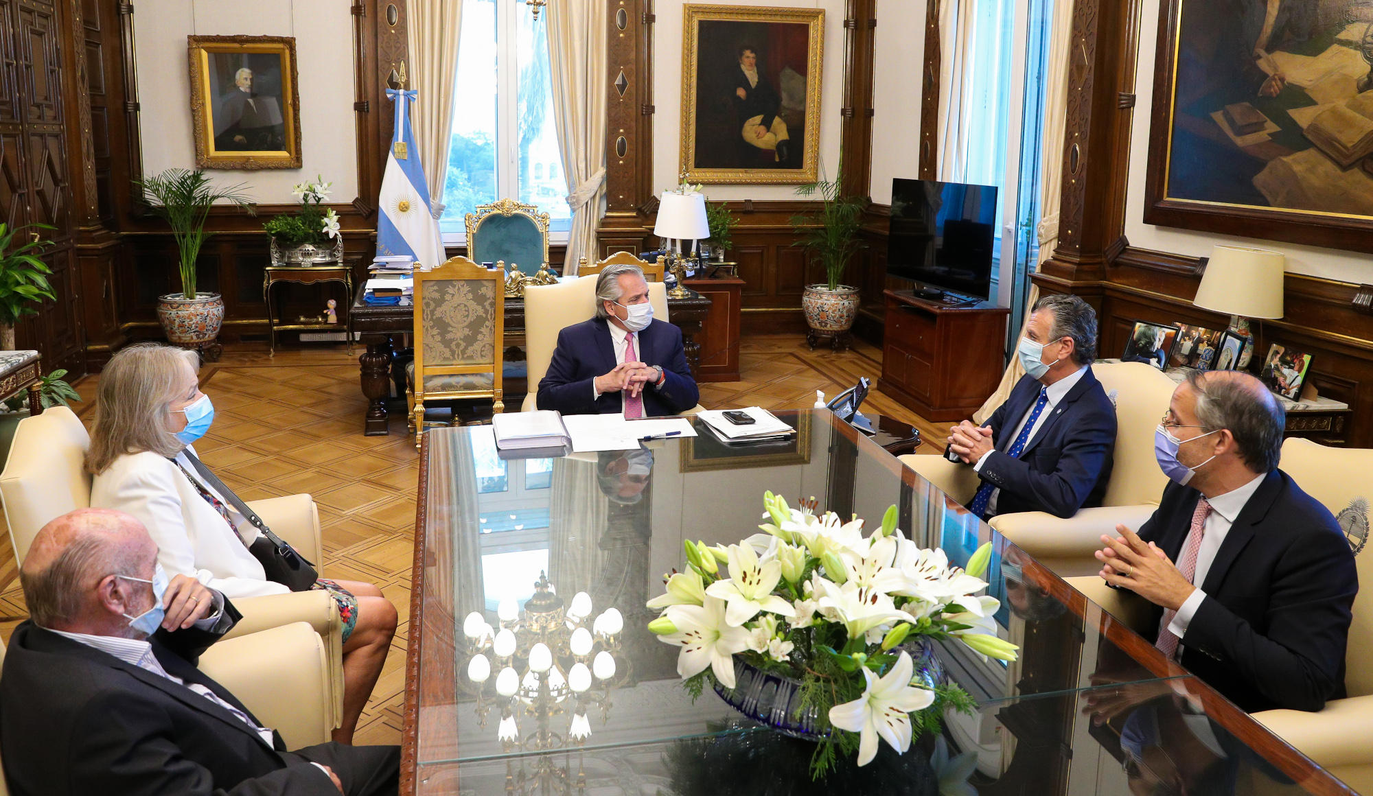 El Presidente recibió a representantes de la Cámara Argentina de Comercio y Servicios