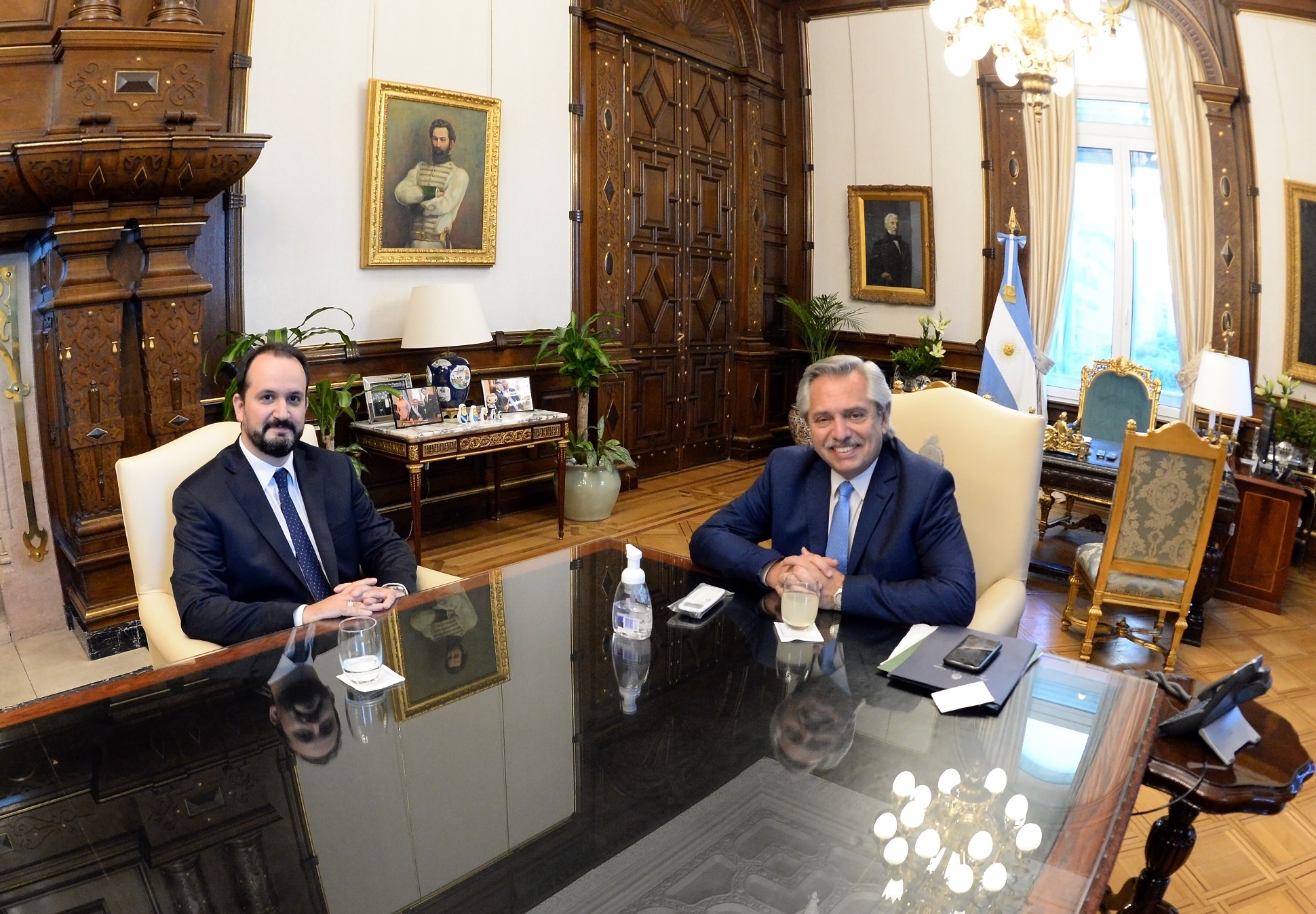 El Presidente se reunió con el embajador argentino en Italia, Roberto Carlés