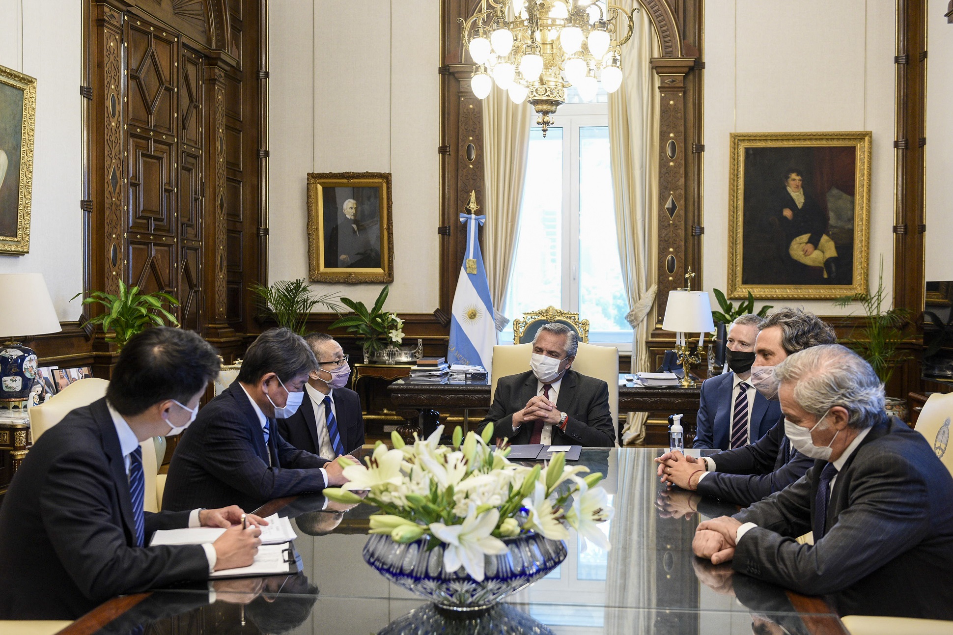 El Presidente se reunió con el ministro de Asuntos Exteriores de Japón y acordaron estrechar vínculos entre ambas naciones