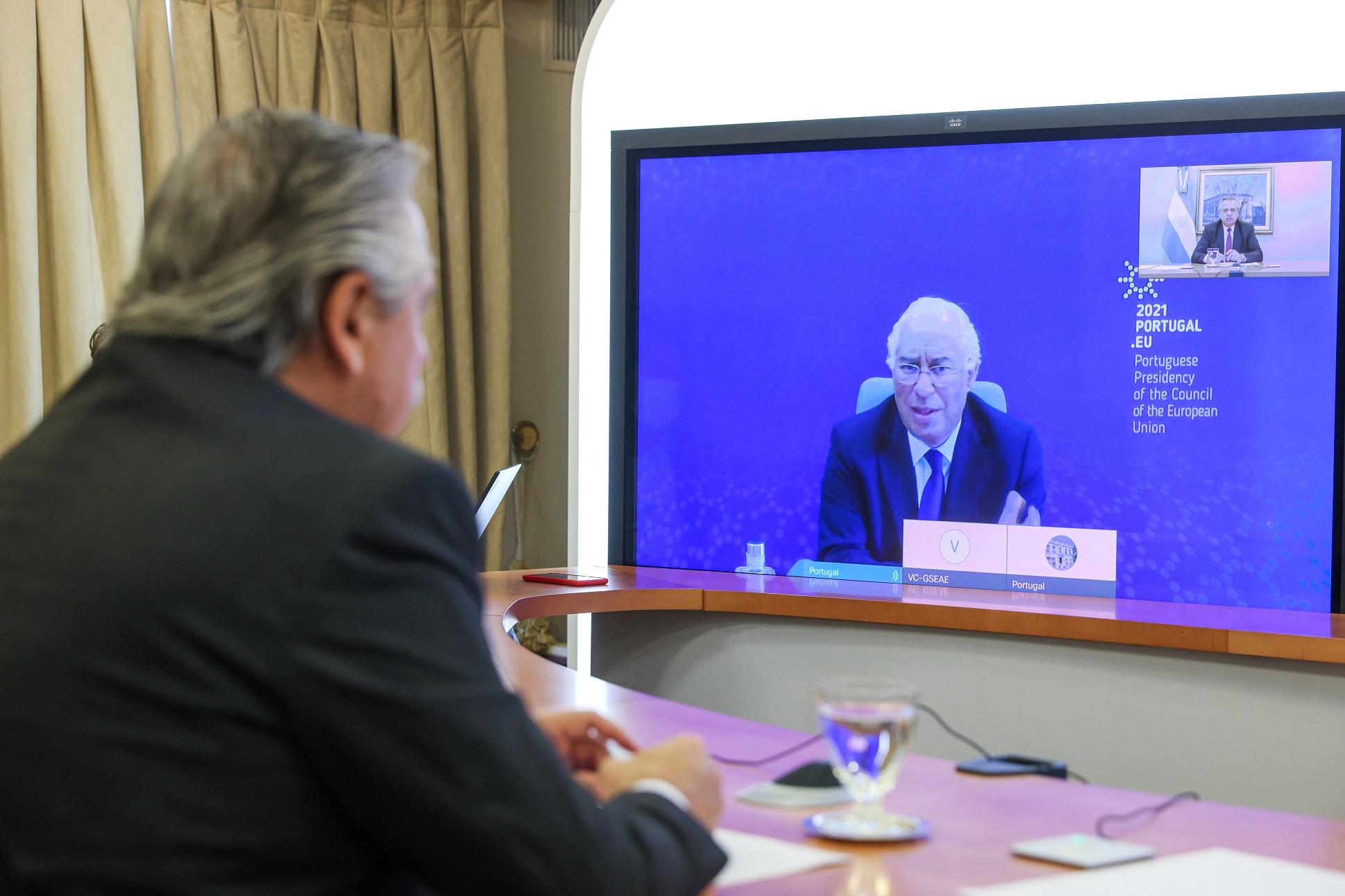 El Presidente mantuvo una videoconferencia con el primer ministro de Portugal, Antonio Costa