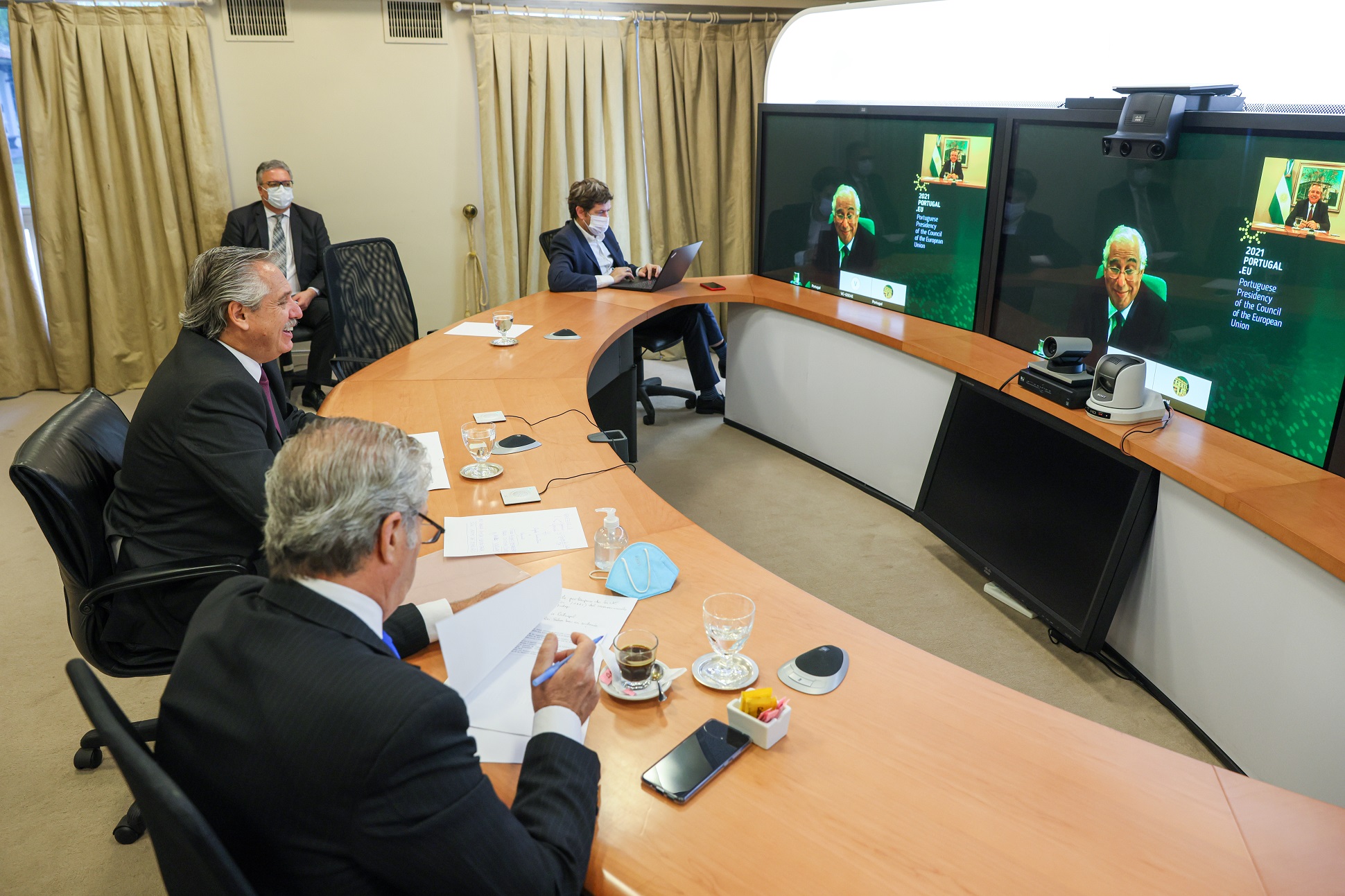 El Presidente mantuvo una videoconferencia con el primer ministro de Portugal, Antonio Costa