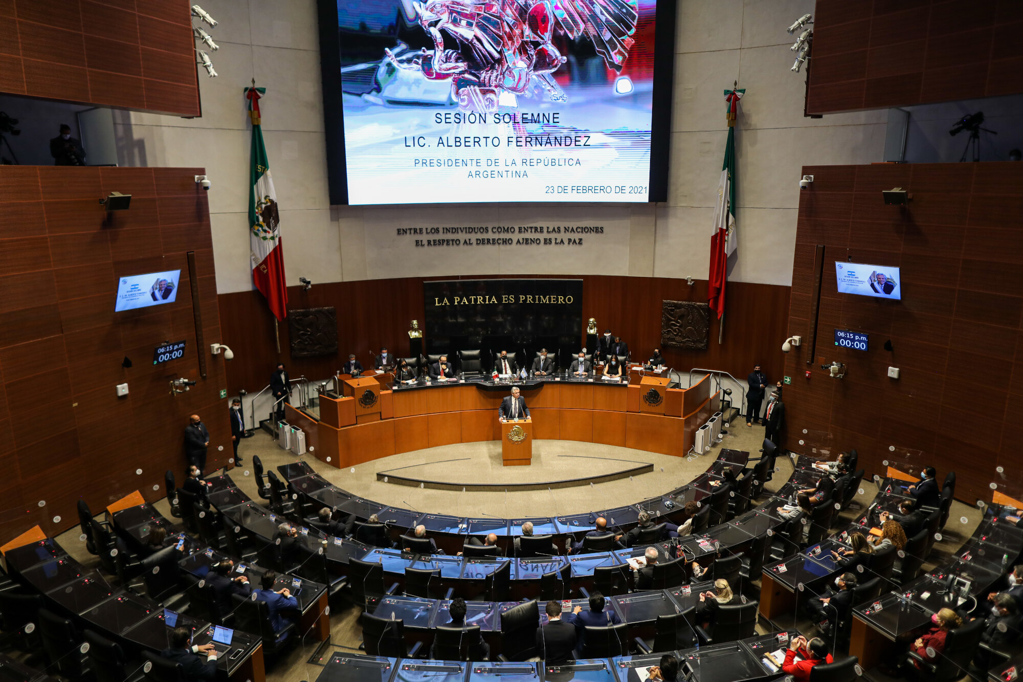 &quot;El desafío que tenemos como continente es unirnos y alzar nuestra voz en el mundo&quot;, afirmó el Presidente en el Senado de México