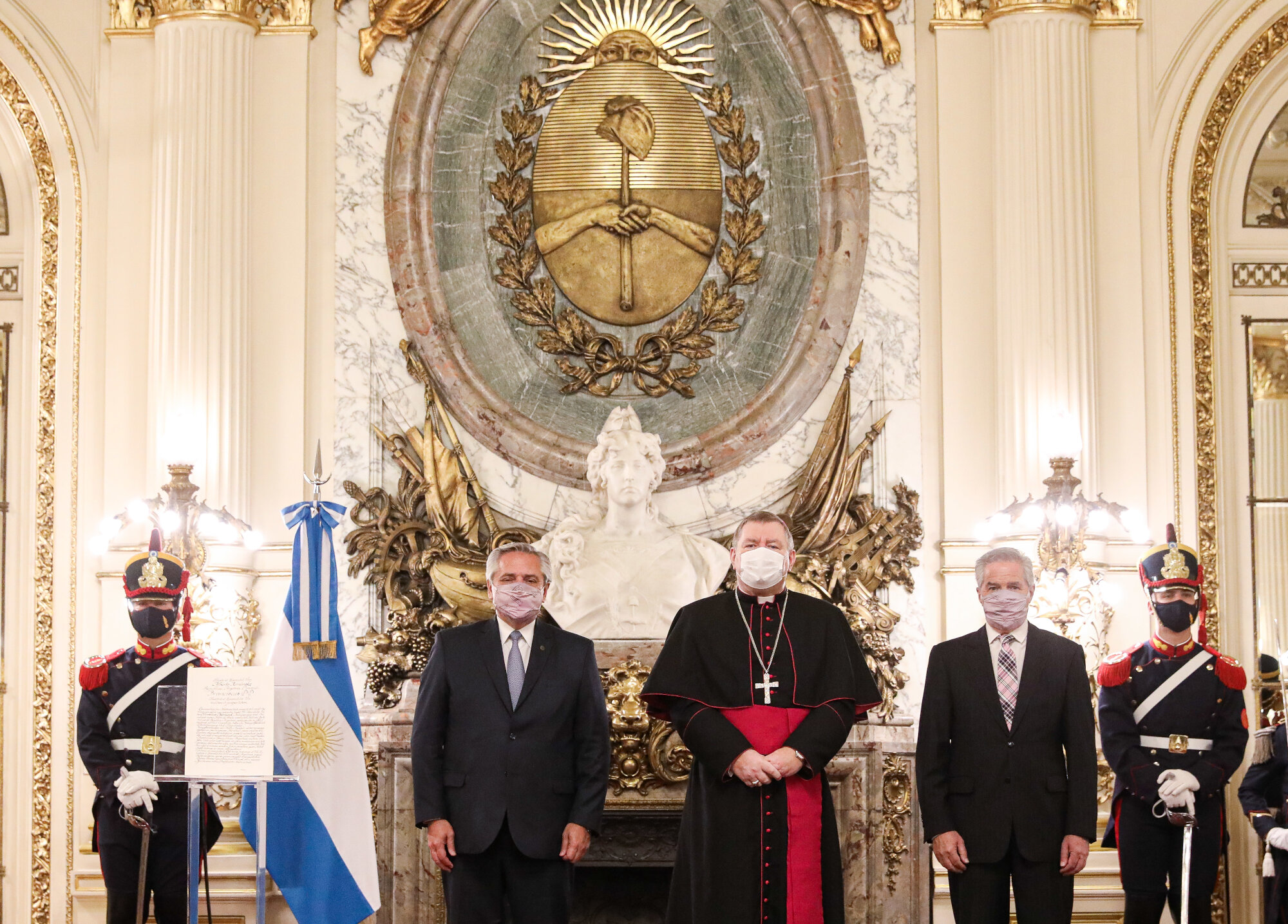 El Presidente recibió las cartas credenciales de 18 nuevos embajadores