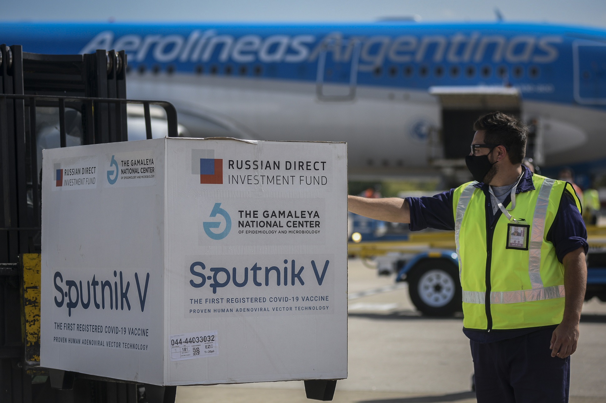 Coronavirus: Arribó el avión de Aerolíneas Argentinas con 330.000 dosis 1 de la vacuna Sputnik V