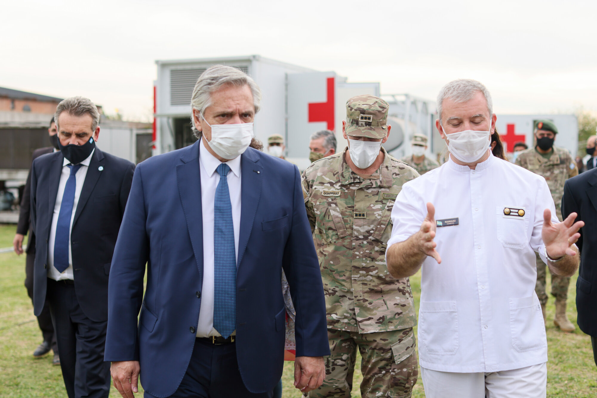Coronavirus: el presidente recorrió en La Matanza un centro de salud móvil donado al país por China  